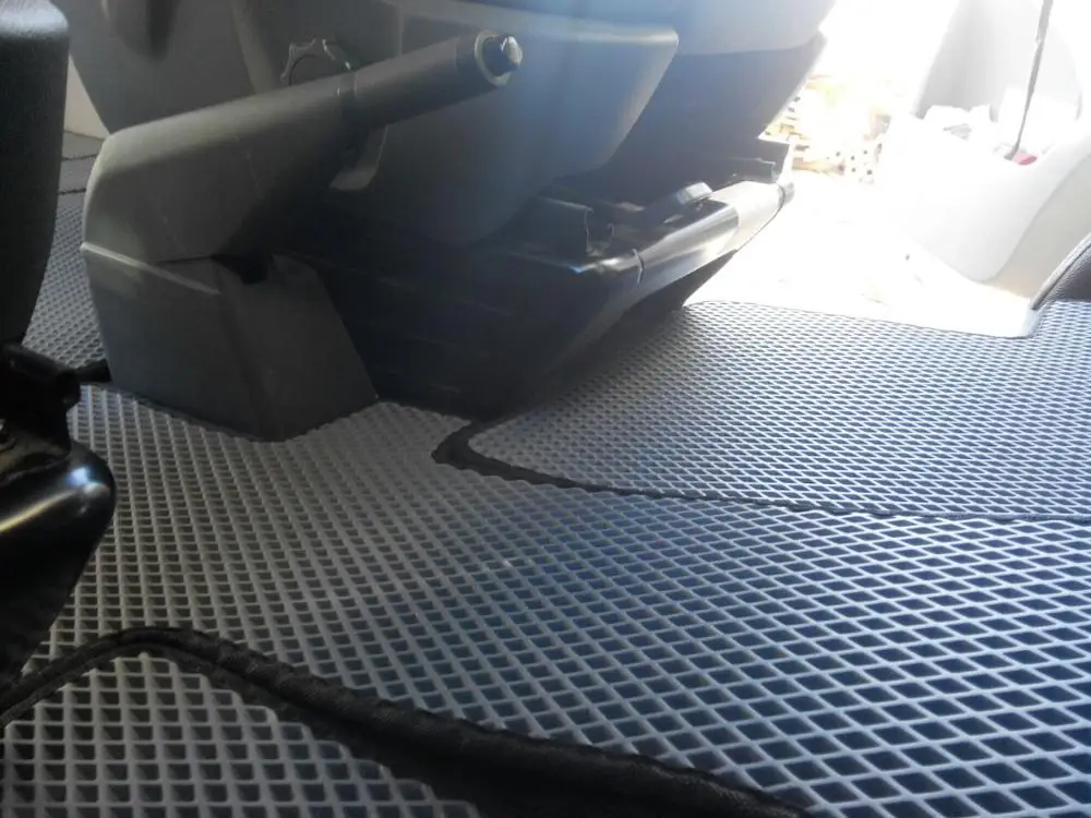 ПЕРЕДНИЕ КОВРИКИ НА ФОЛЬКСВАГЕН КАРАВЕЛЛА Т5 (2003-2015) комплект из 2 КОВРИКОВ И