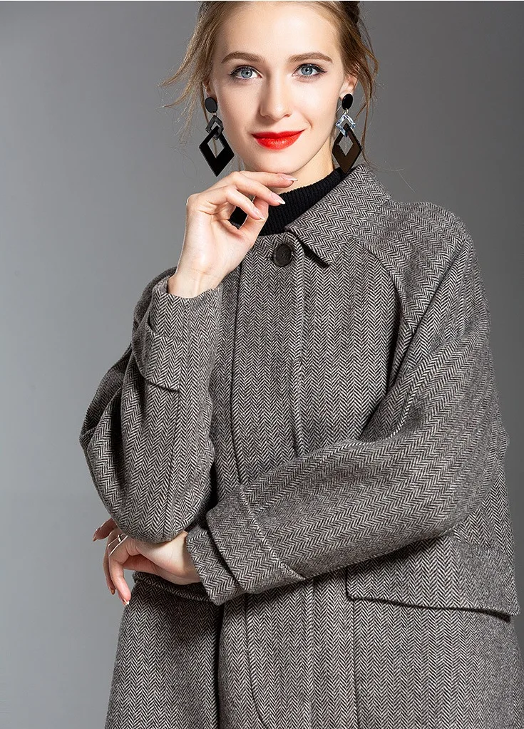 Женское шерстяное однобортное пальто с квадратным воротником и длинными