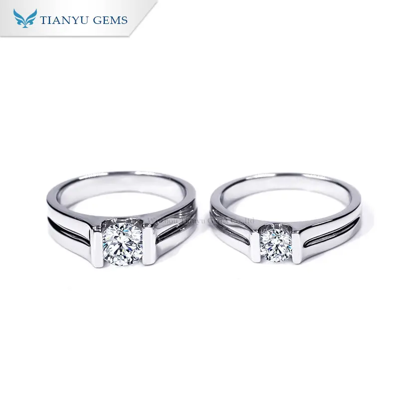 

Tianyu Gems Solid Silver 925 Men's Ring 0.5 1 Carats Lab Created Moissanite Diamond Wedding Band Rings for Men Father's Day Gift