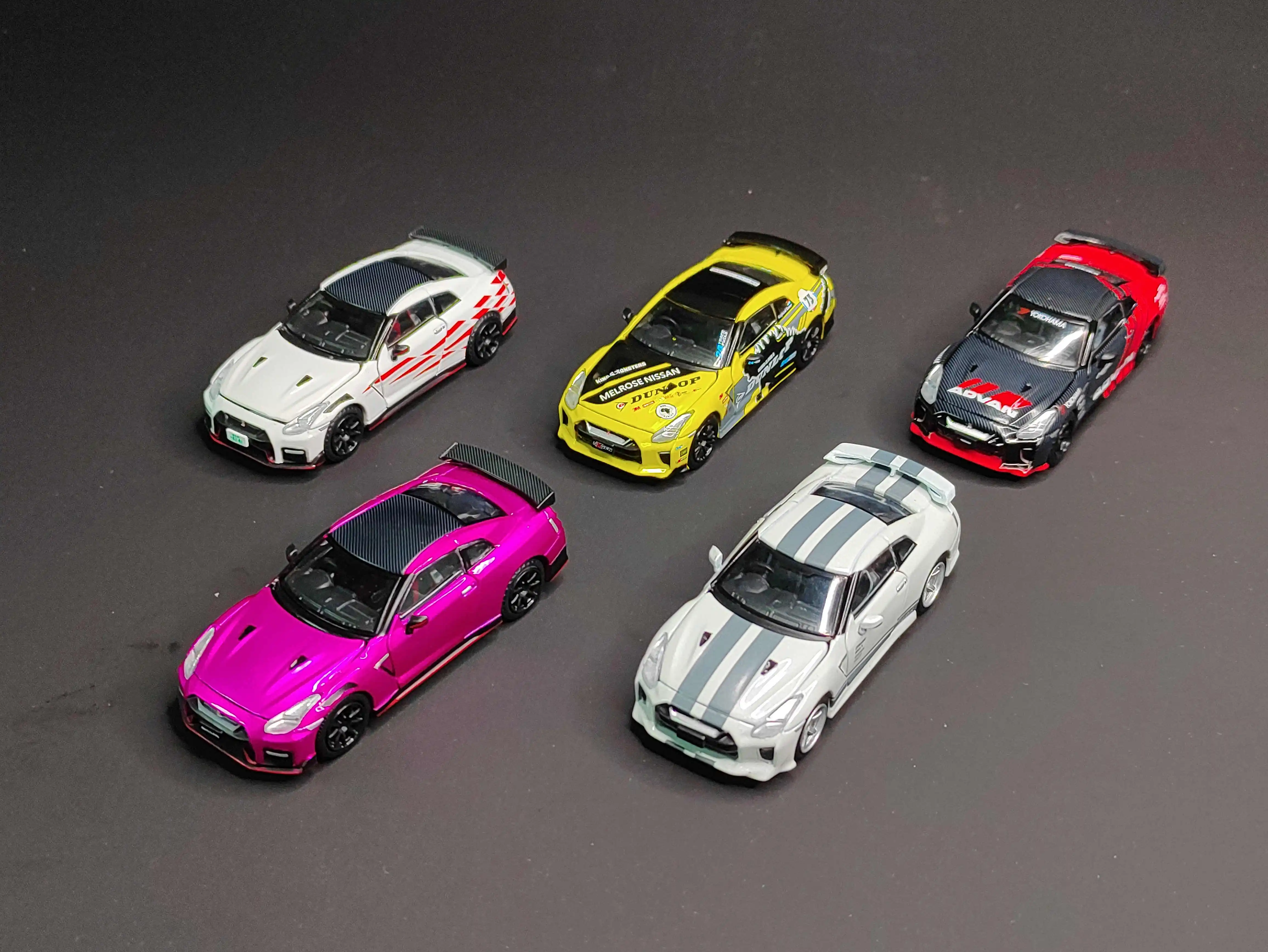 

HeyToys Era 1/64 GTR35 DieCast Model Collection Limited Edition