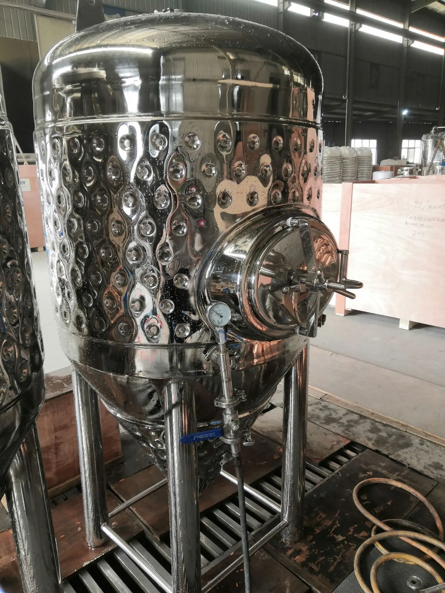 610L Ферментер ЦКТ с рубашкой охлаждения. Рабочее давление 3 бар. Пивоварение .