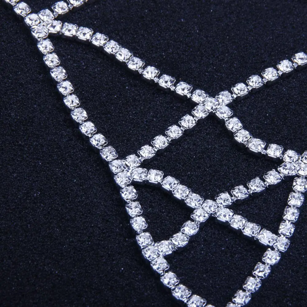 Со стильным поперечным тела цепочка с крупными серебристыми Цвет украшением в