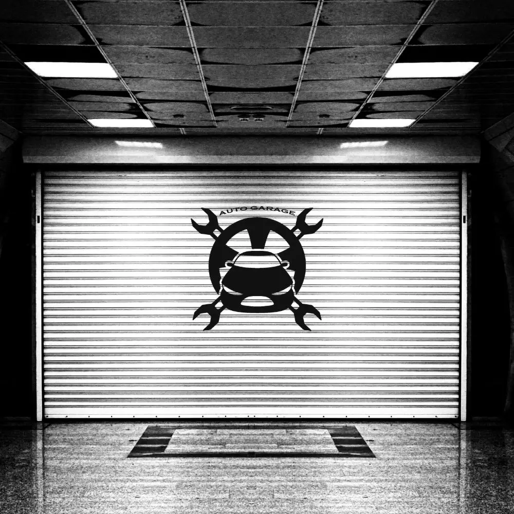 Автомобильный гараж с инструментами настенная наклейка автомобильные услуги