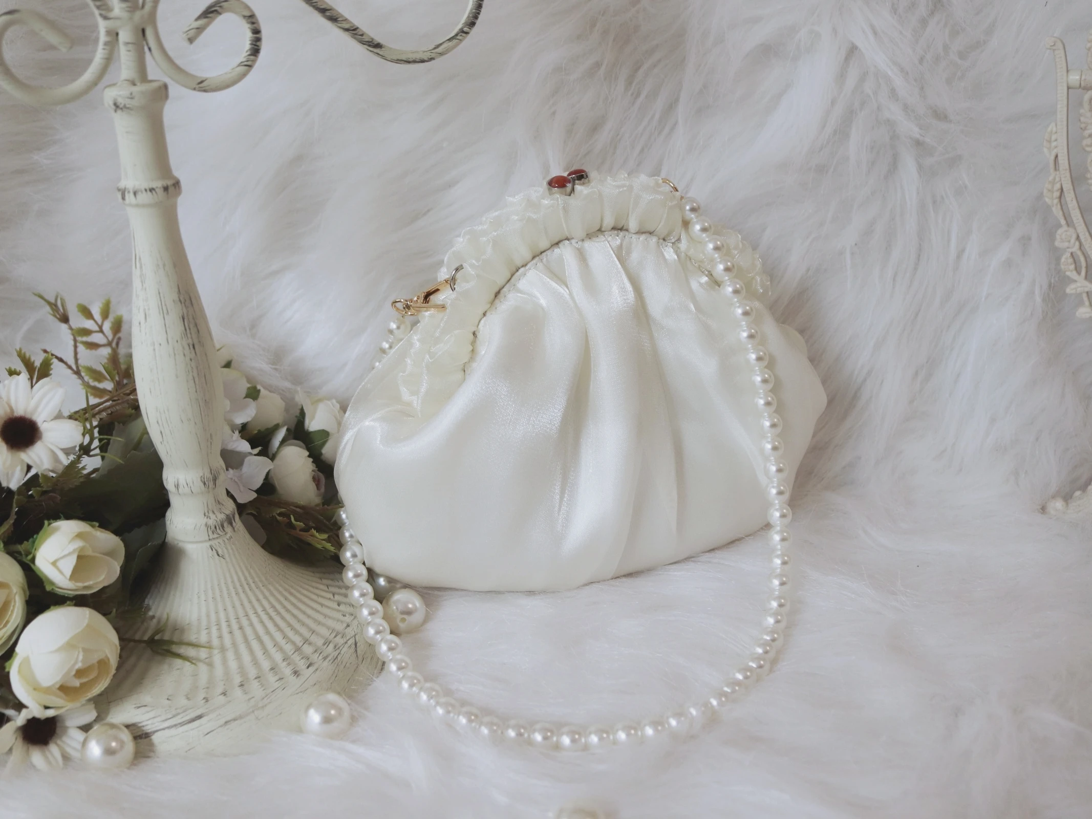 

Angelatracy 2021 New Handmade Frame Laser Wine Women Lace Handbag Wrinkle Feminine Victorian Vintage Shoulder Clutch Bag Totes