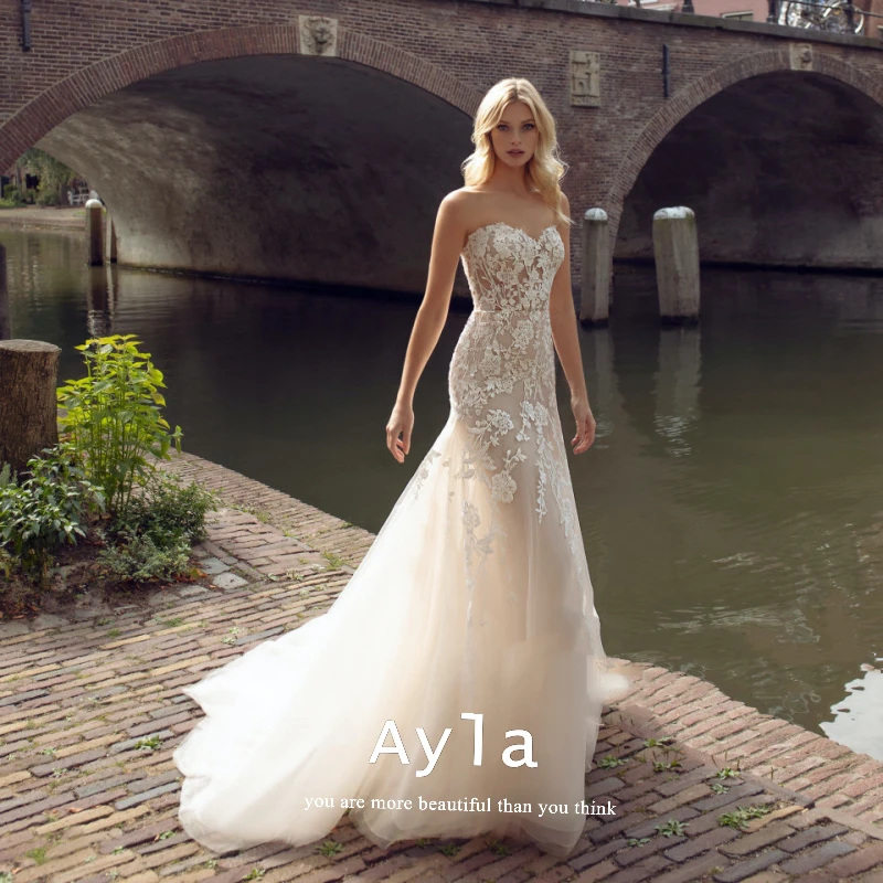 

Romantic Strapless Wedding Dress With Exquisite Lace Mermaid Bride Dress Tull Sweep Train Bride Robe Vestidos De Boda