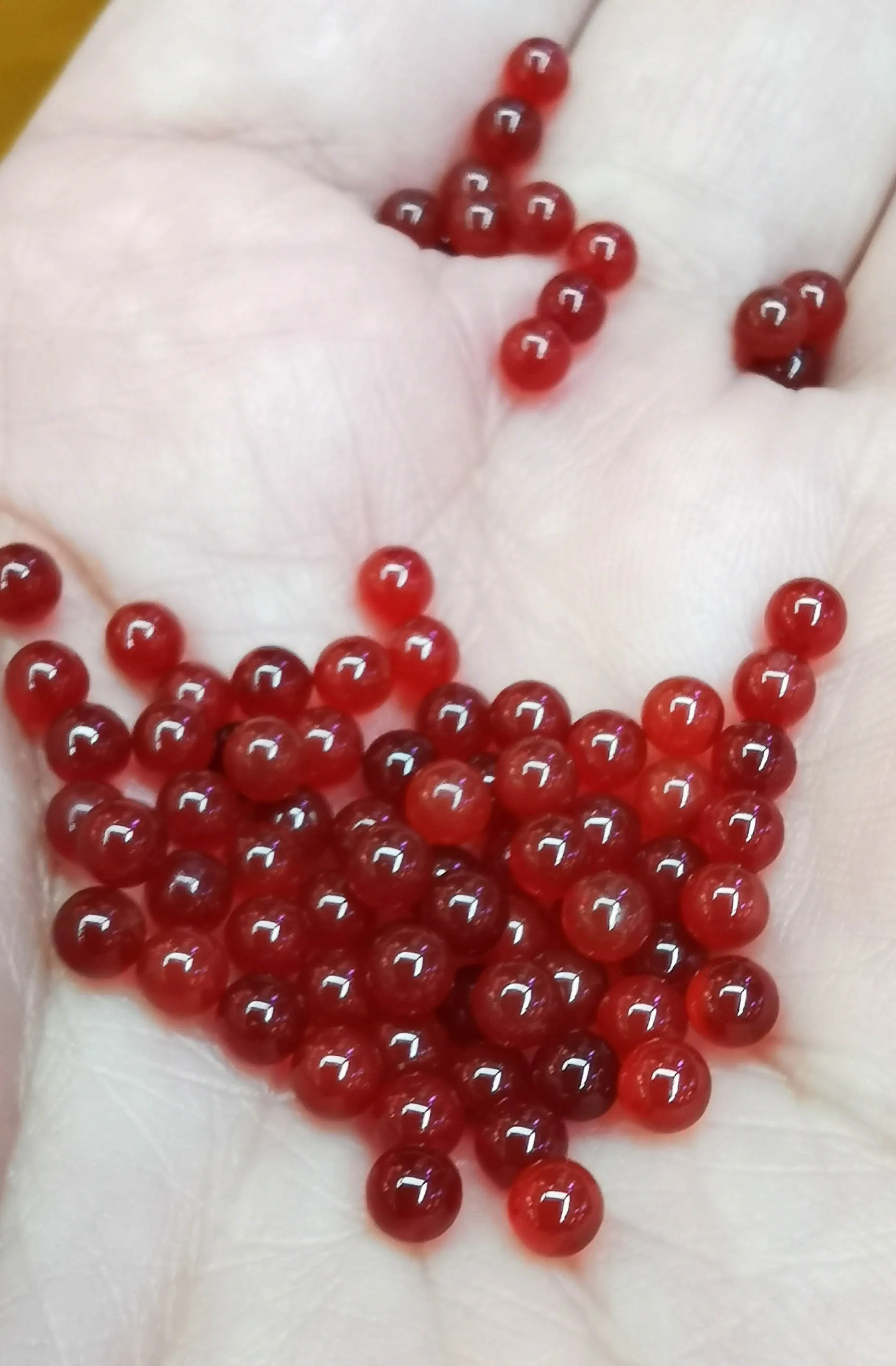 Круглые свободные шарики из Натурального Красного Оникса 3 мм без отверстий 20 шт.