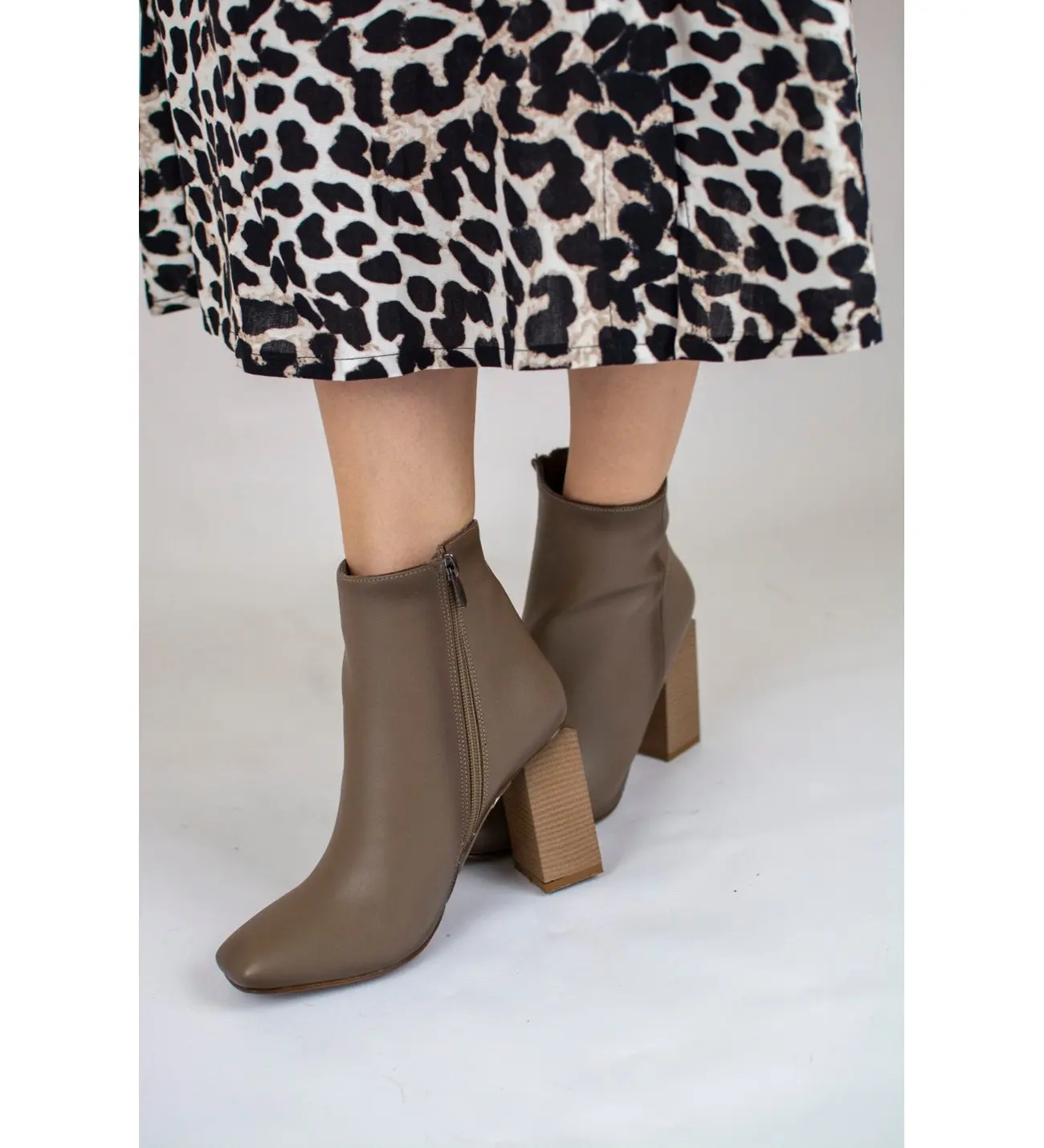 

Women's Brown Boots Faux Leather Heels Women's Boots with Side Zipper 2022 Winter season fashion
