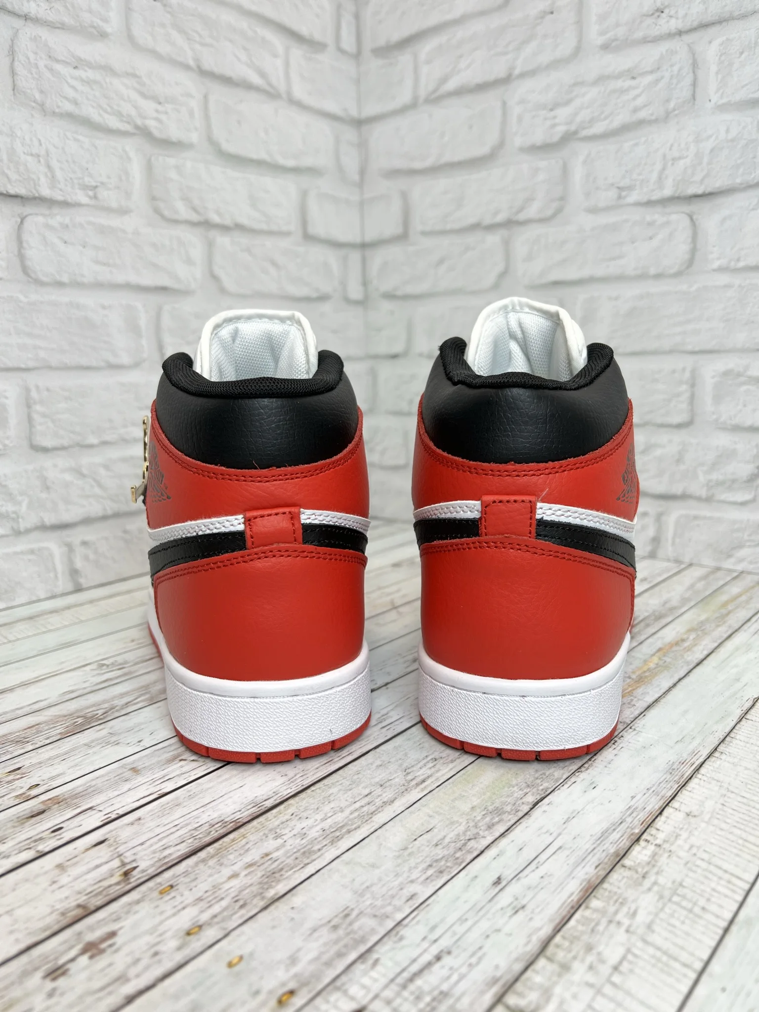 Кроссовки Nike Air Jordan (Джордан) мужские красные с чёрным и белым |