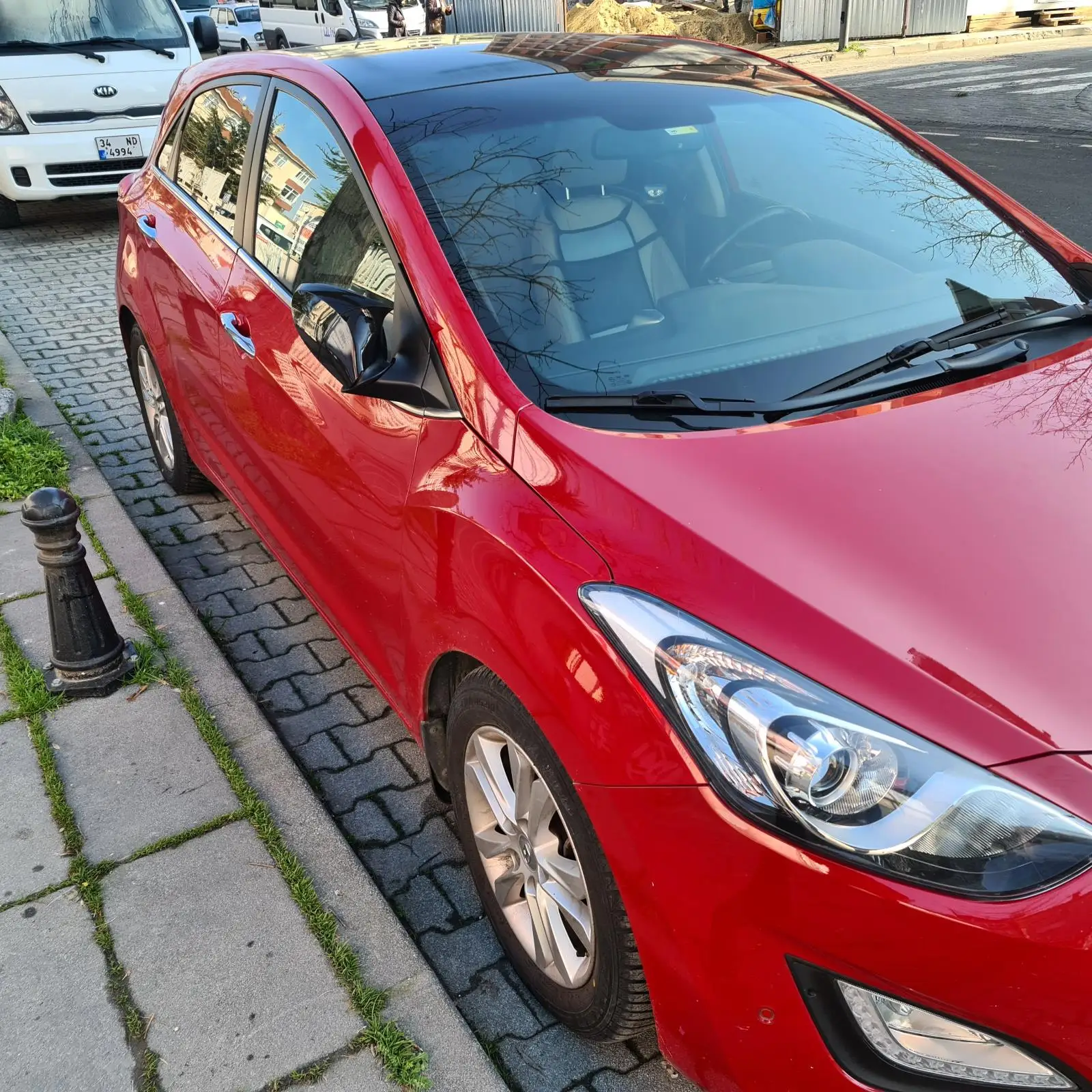 Зеркальный чехол для Hyundai Accent Blue M4 Look аксессуар ярко-черный пианино черный с