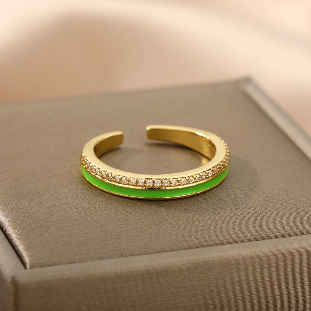 Женское регулируемое кольцо-манжета с зеленой эмалью и фианитом | Украшения