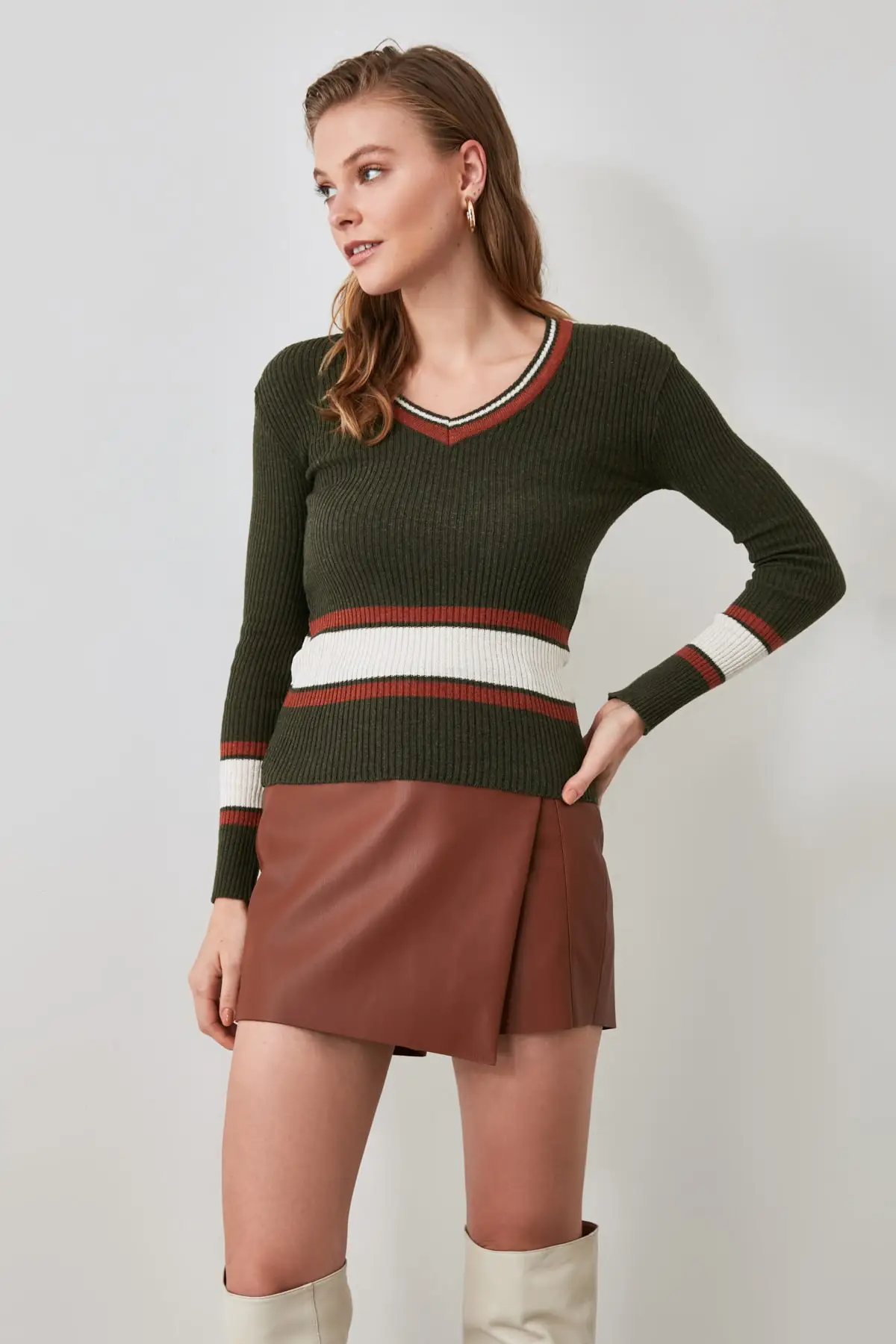 

Trendyol With Color Block Knitwear Sweater TWOAW21KZ1322