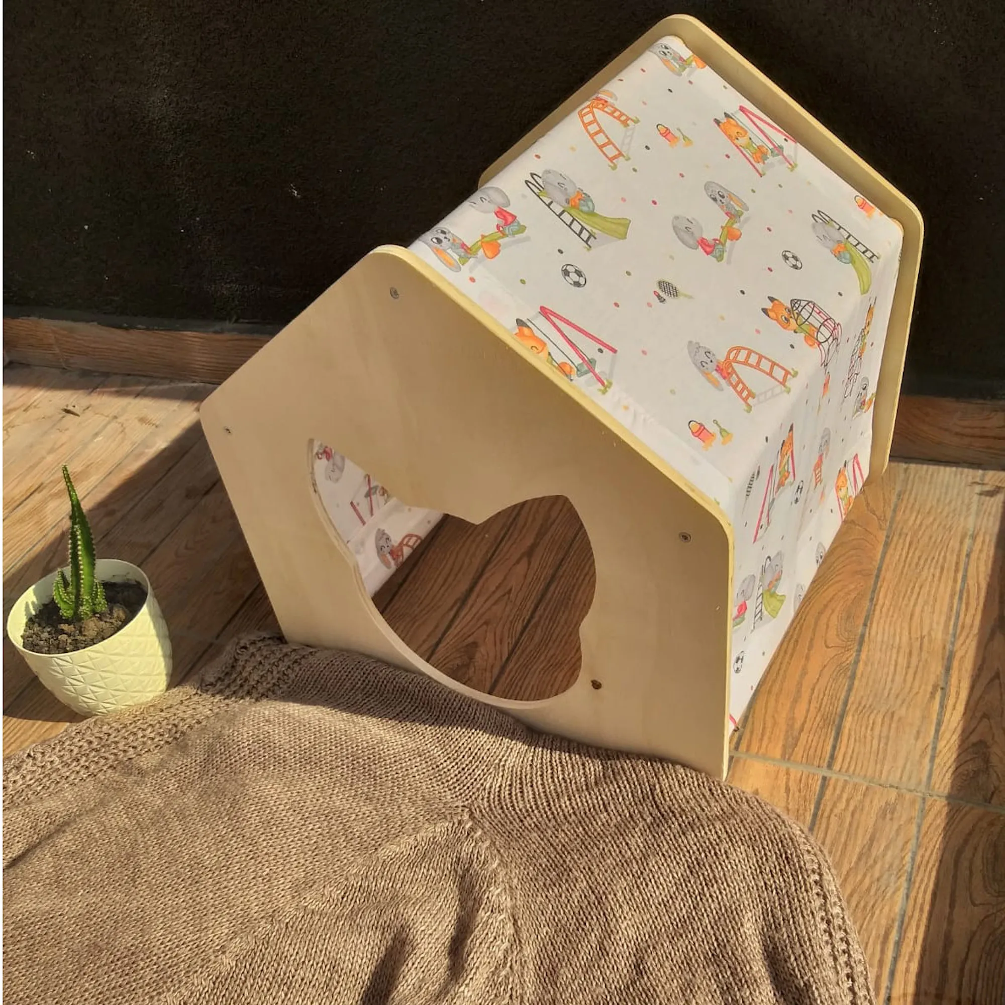 

Cat House with CutePattern 15.0X15.7X17.7 IN (38 x 40 x 45 CM)