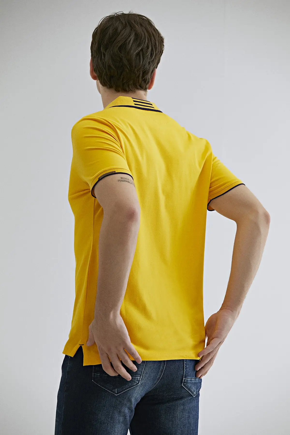 

YELLOW COLOR MEN 'S POLO COLLAR T-SHIRT CASUAL PATTERN