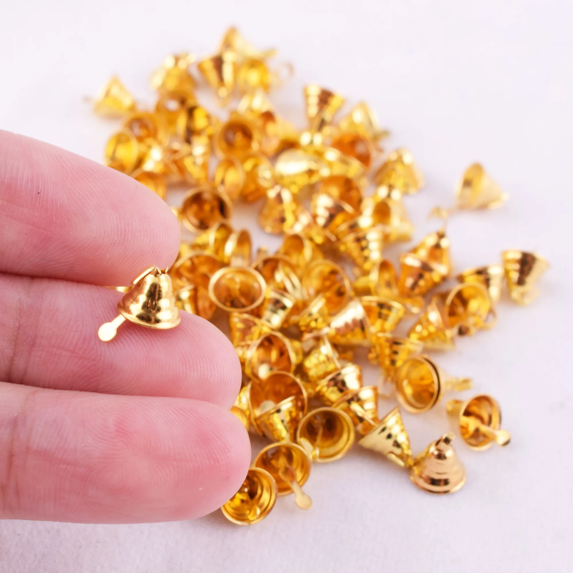 

200pcs Tiny Liberty Bells Jingle Bells Mini Hanging Bell Gold Door Bell for Wedding Cat Wind Chimes Christmas Hallowmas DIY 6mm