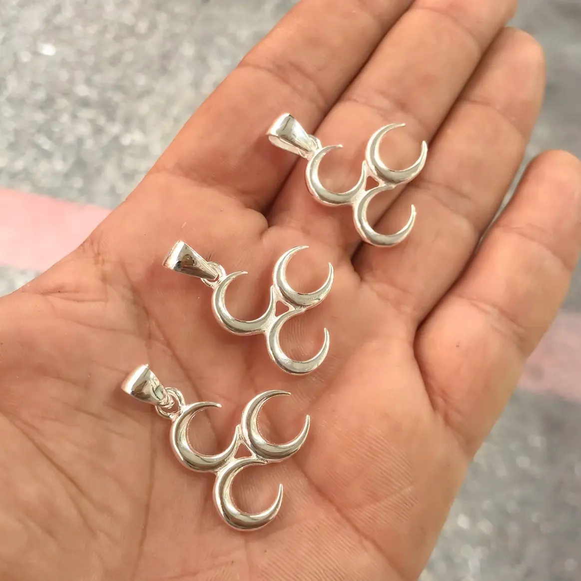 

Sterling Plain Three 3 Crescent Pendant with Silver End