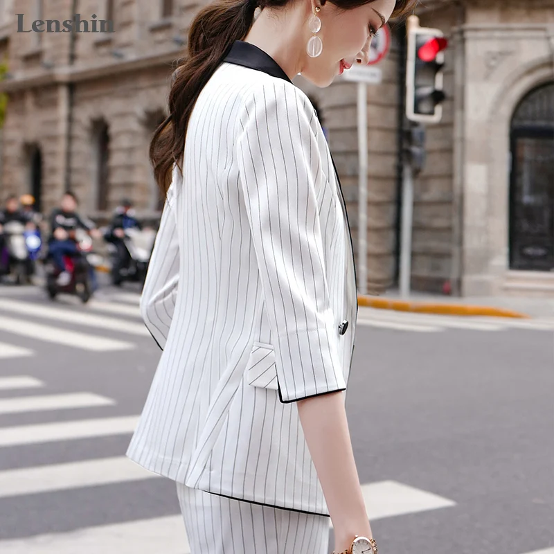 Женский брючный костюм Lenshin комплект из двух предметов летний с контрастным