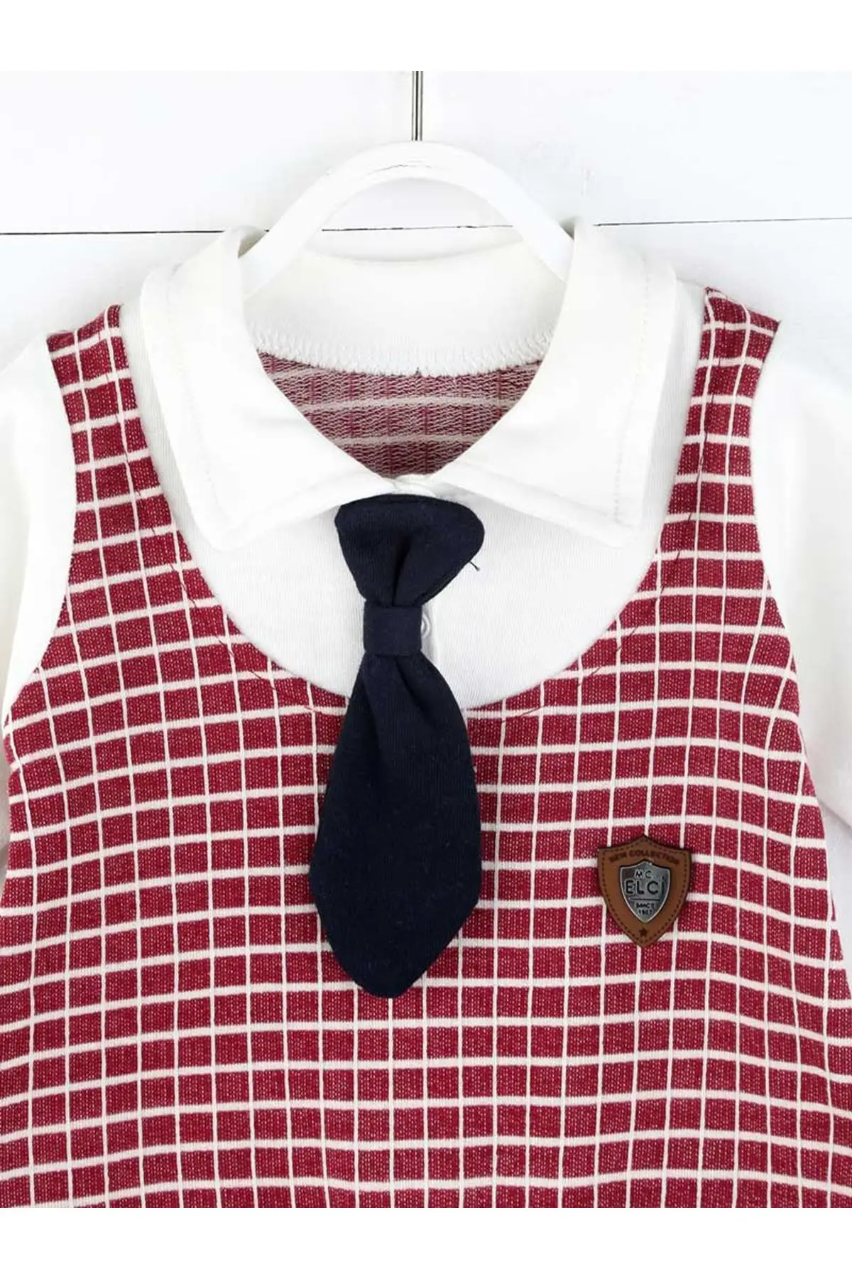 Бордовый сезонный мужской комбинезон с галстуком | Мать и ребенок