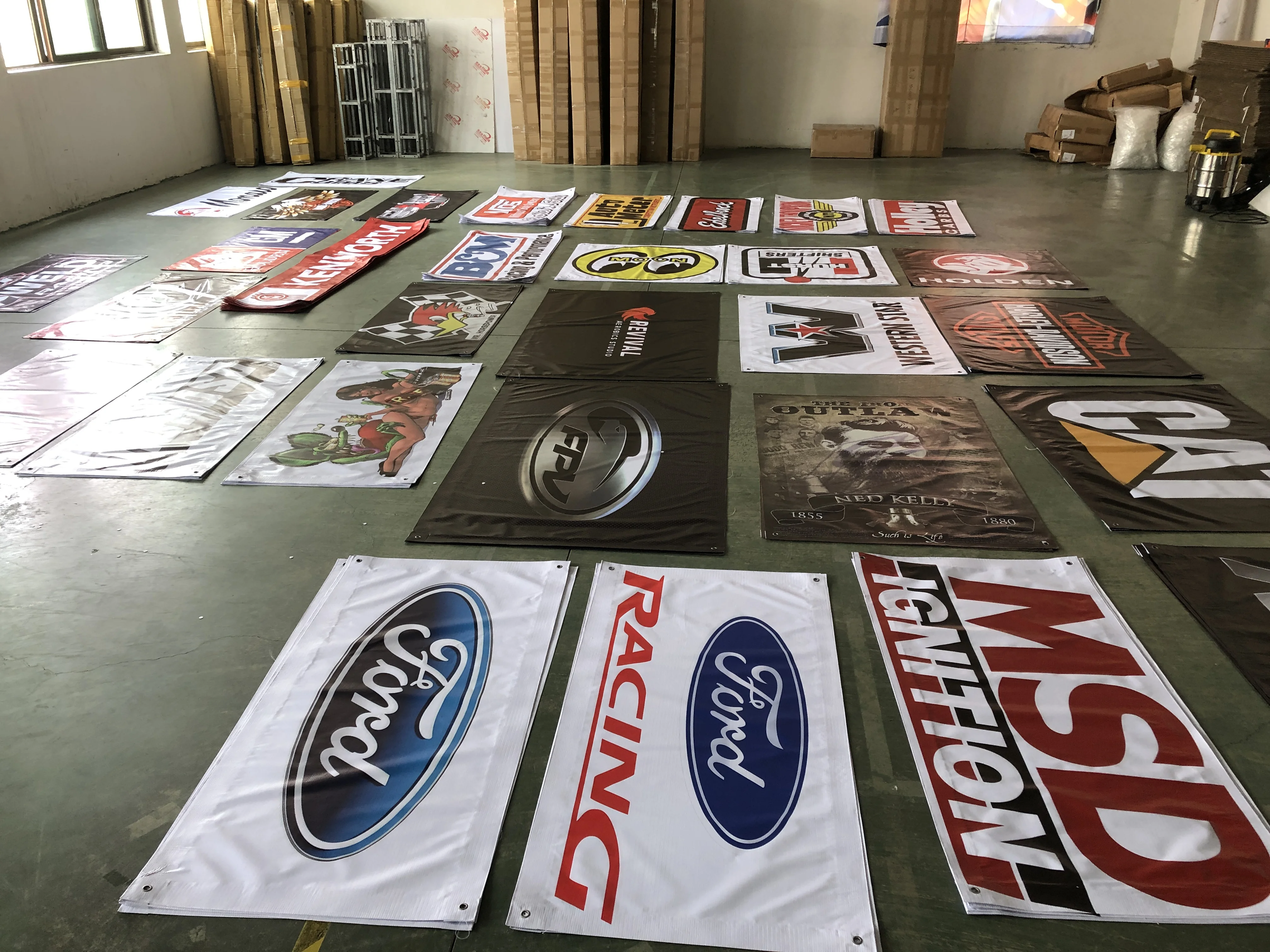 Виниловый гибкий баннер для наружной рекламы на заказ | Флаги