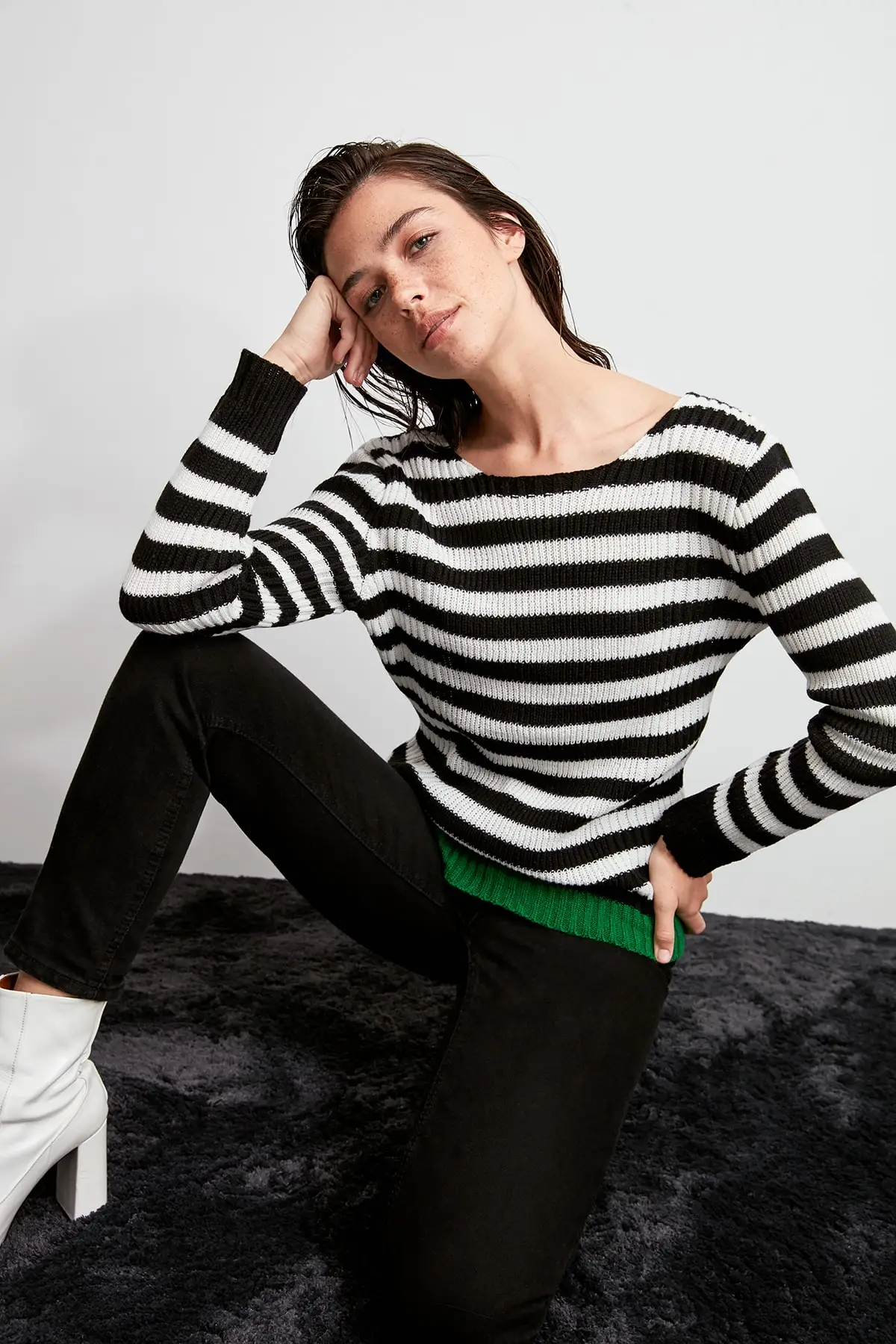 Трикотажный свитер в полоску с высоким воротом TWOAW20KZ0524| |