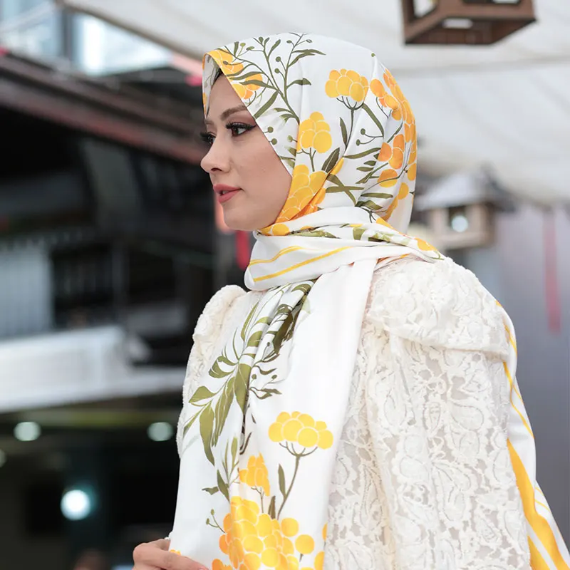 

Afvente Patterned Twill Shawl