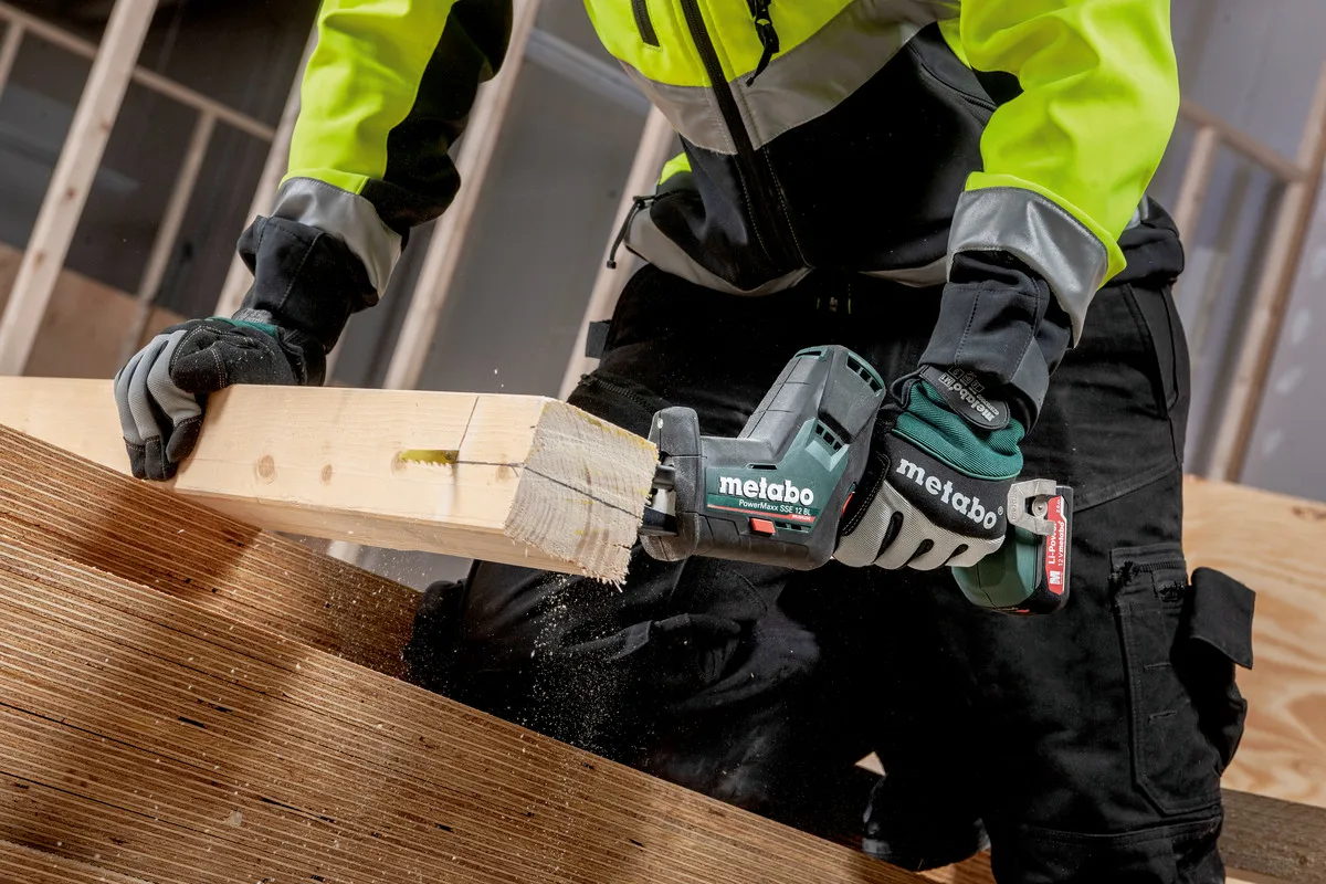 Аккумуляторная сабельная пила Metabo POWERMAXX SSE 12 BL 2Х4.0 Ач (602322800) |