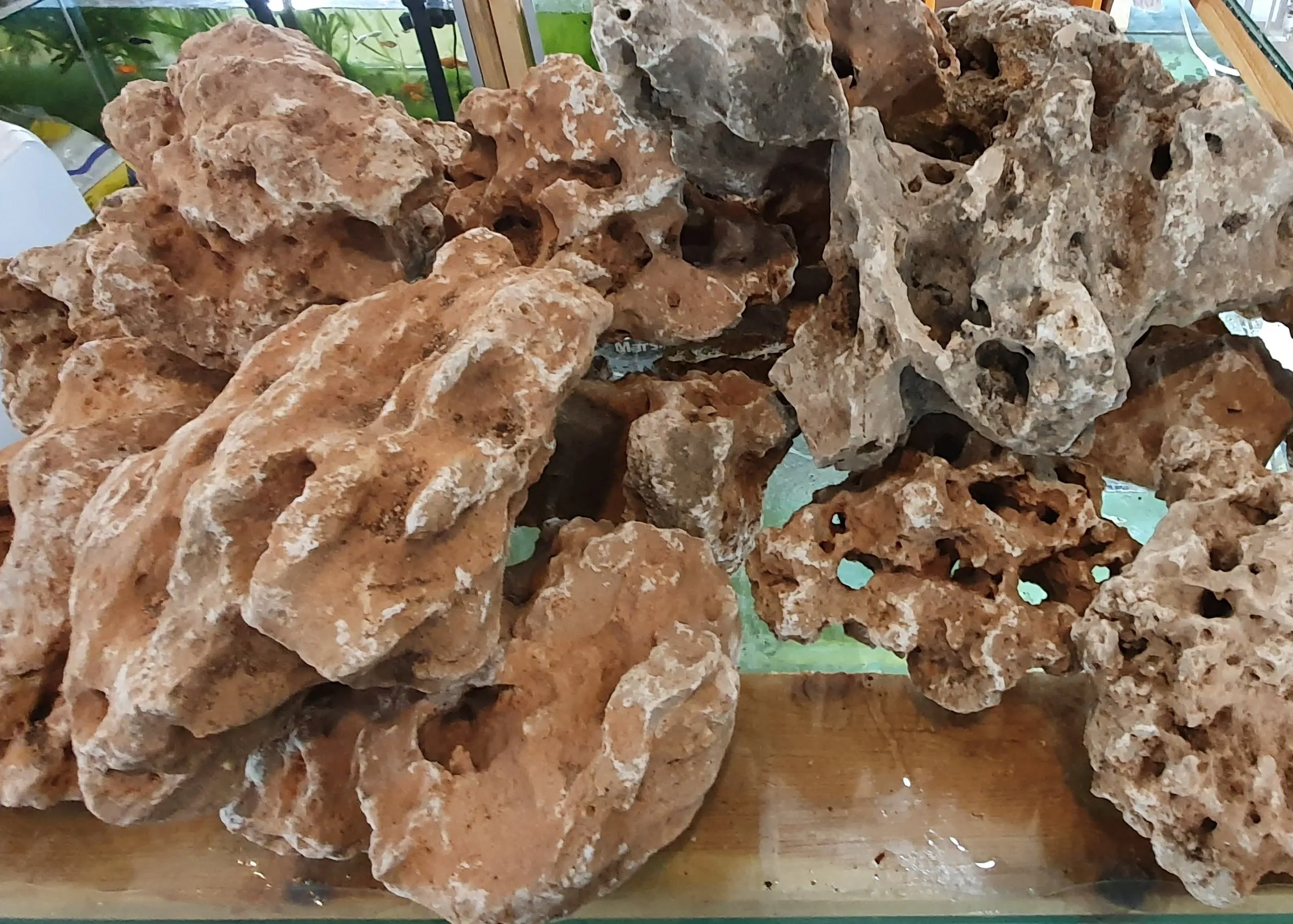 

Moon stone rock, аквариумные и террариумные камни среднего размера, 1 шт.