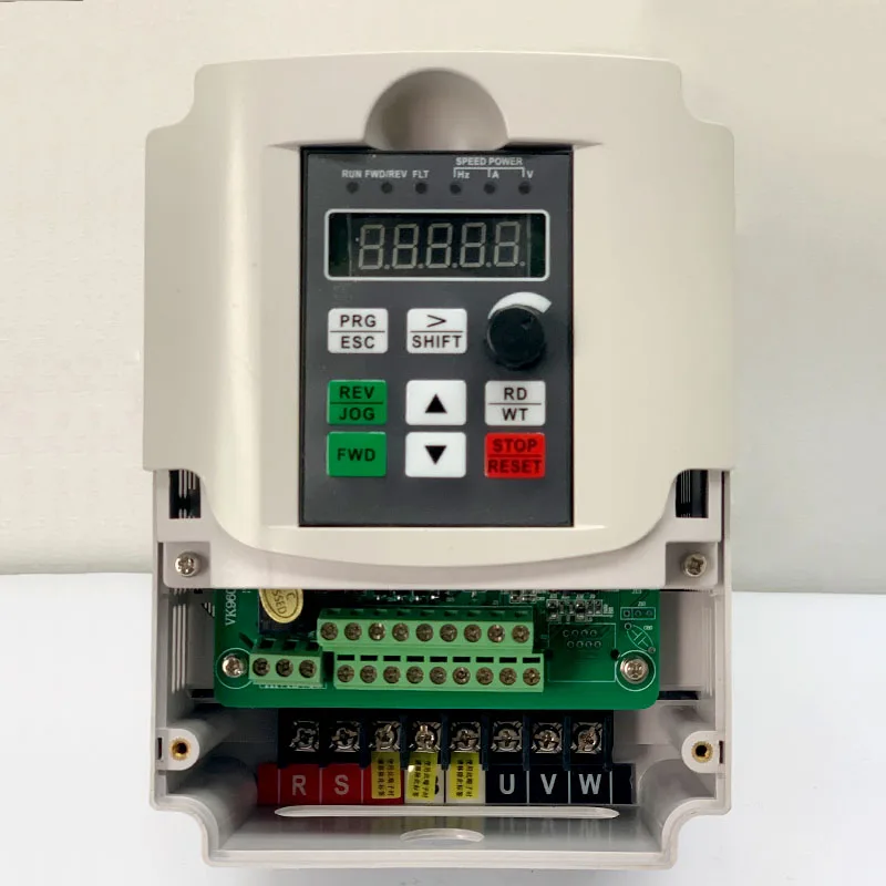 Преобразователь частоты переменного тока однофазный вход 3-фазный выход 0 75 кВт/220
