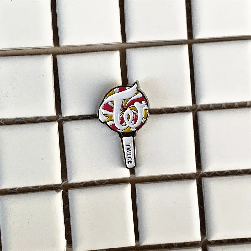Metal Brooches Pin Bangtan Boys Broche Male SEVENTEEN TWICE GOT7 Lapel Pin BLACKPINK JIMIN JUNG KOOK V SUGA RM EXO Brooch YH368