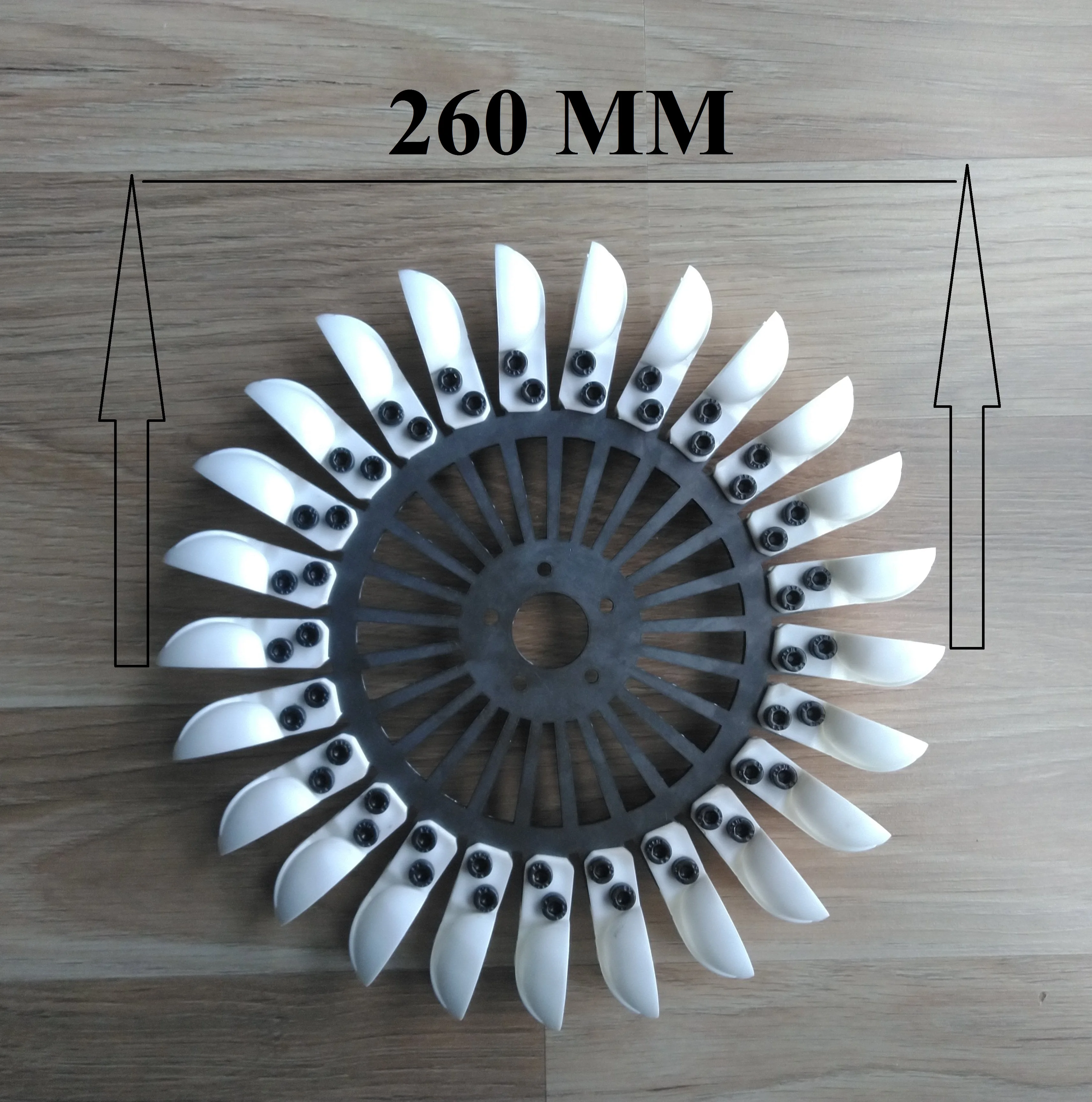 Колесо водяной турбины Pelton с 25 пластиковыми ложками внешний диаметр = 260 мм и 10 24