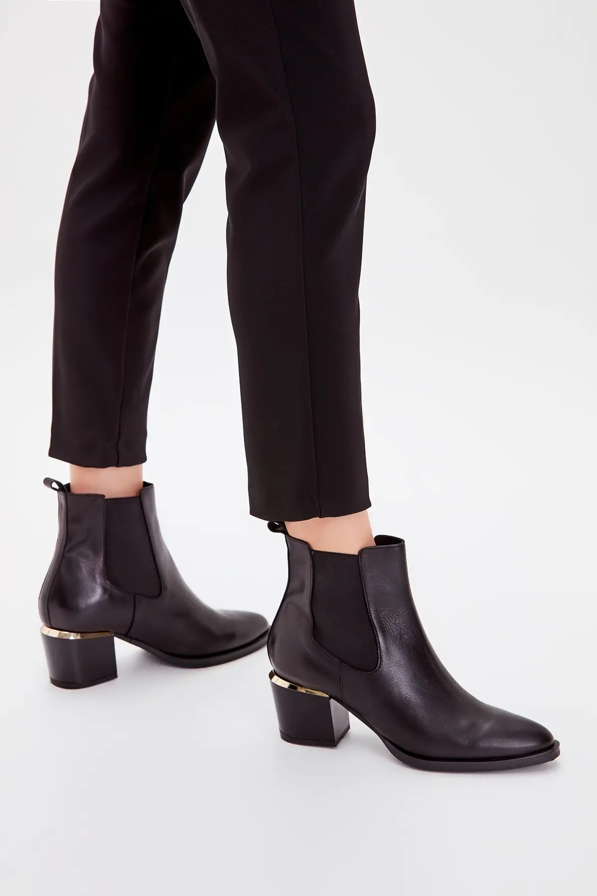 Женские ботинки из натуральной кожи Цвет Черный TAKAW20BO0088| |