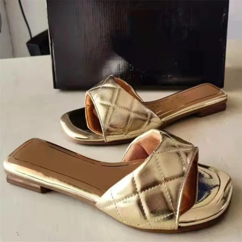 

2022 Four Seasons Indoor Concise Style Round Head Large Size Golden Color Slippers for Women