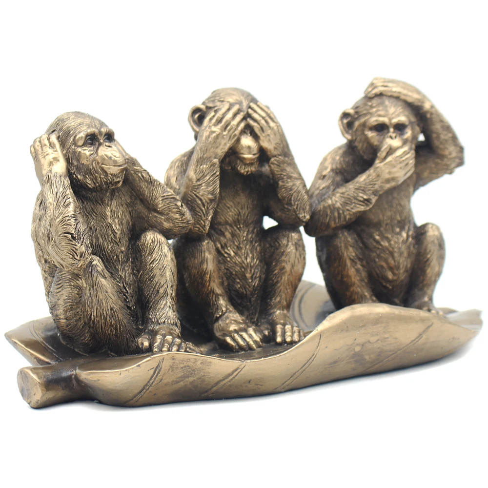 Три фигурки. Бронза три Мудрые обезьянки 28х14см. Статуэтка три обезьяны. Три обезьянки статуэтки. Статуэтка 3 обезьяны.