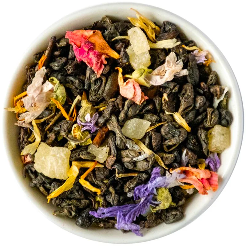 Зеленый китайский чай с кусочками манго и ананаса лепестками розы календулы