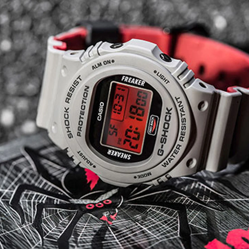 Наручные часы Casio DW-5700SF-1E мужские цифровые |