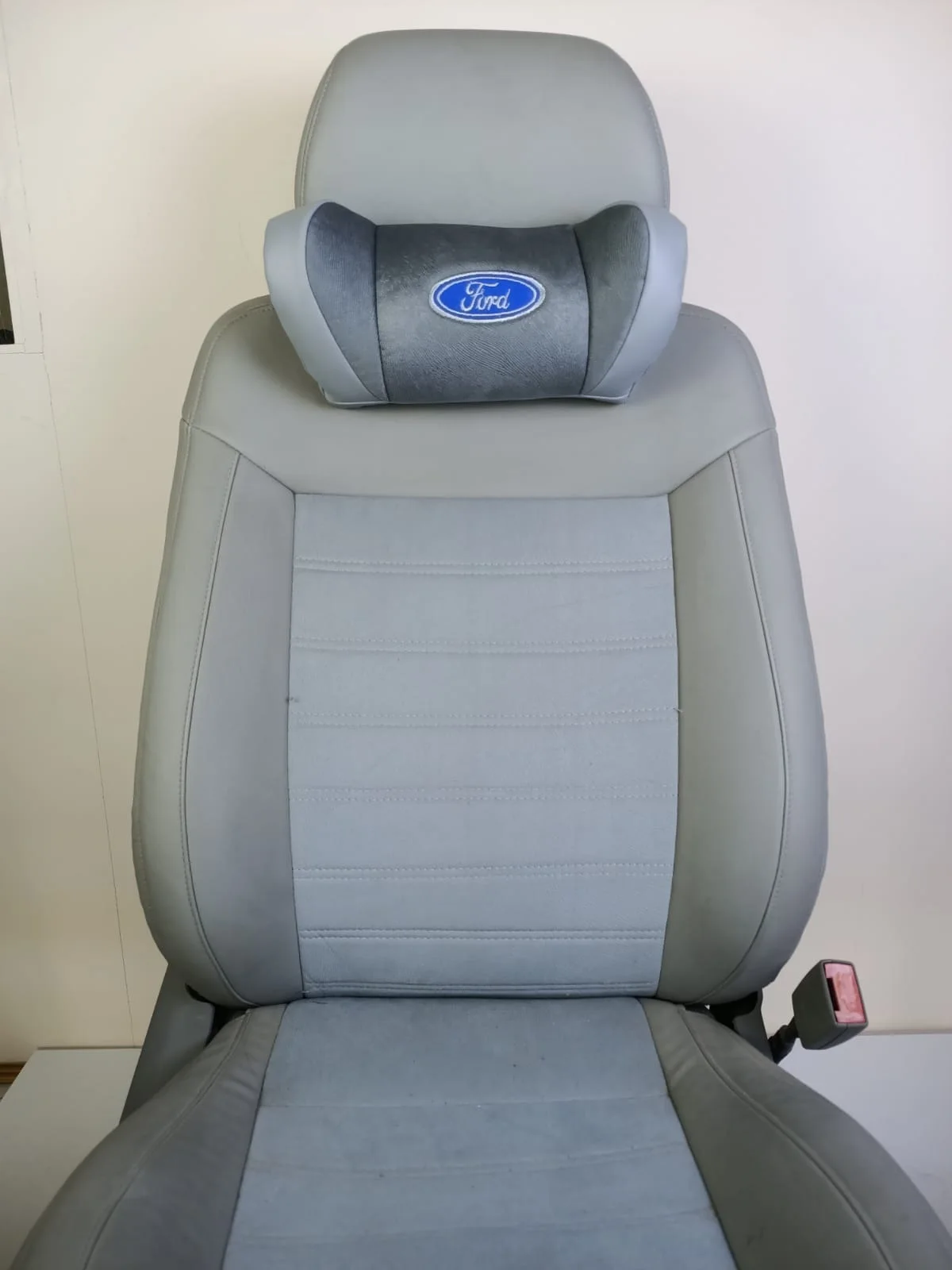 

Car Neck Pillows PU Leather Foal Fabric Head Support Breathable FORD Protector Headrest Cushion Easy Install and Clean