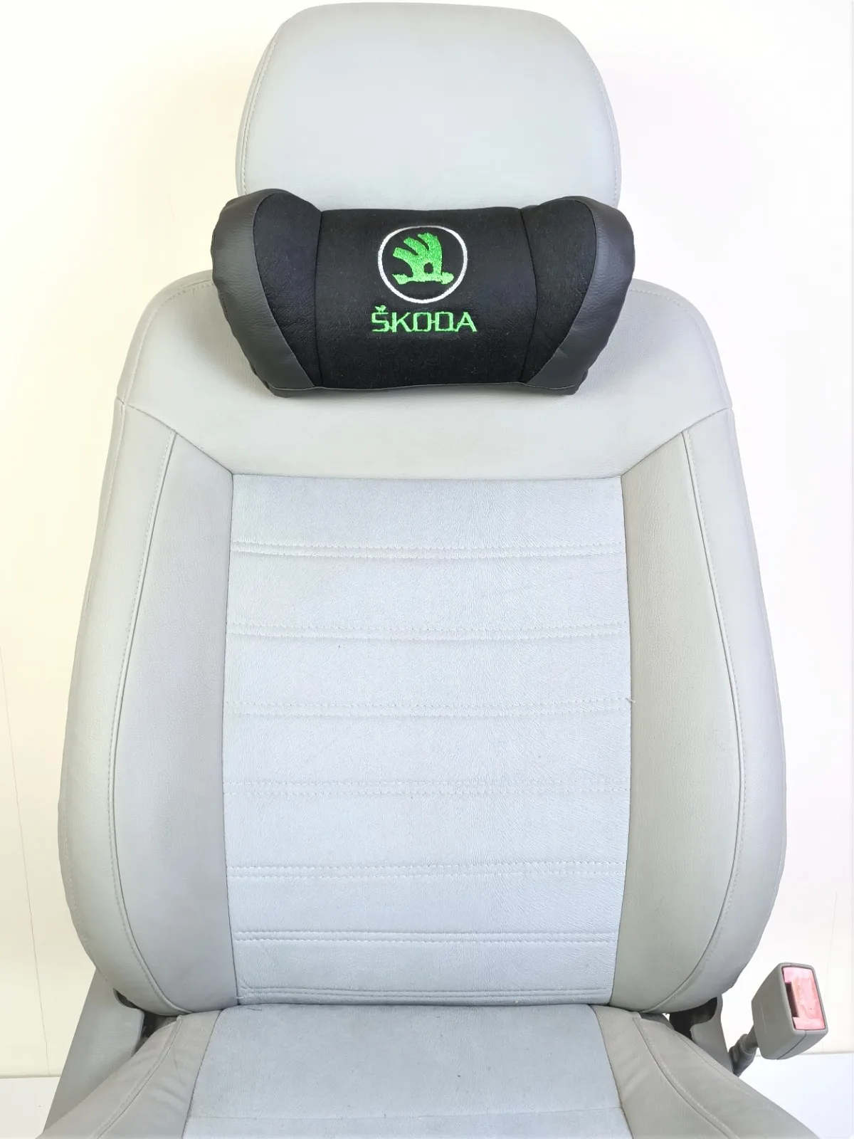 

Car Neck Pillows PU Leather Foal Fabric Head Support Breathable SKODA Protector Headrest Cushion Easy Install and Clean