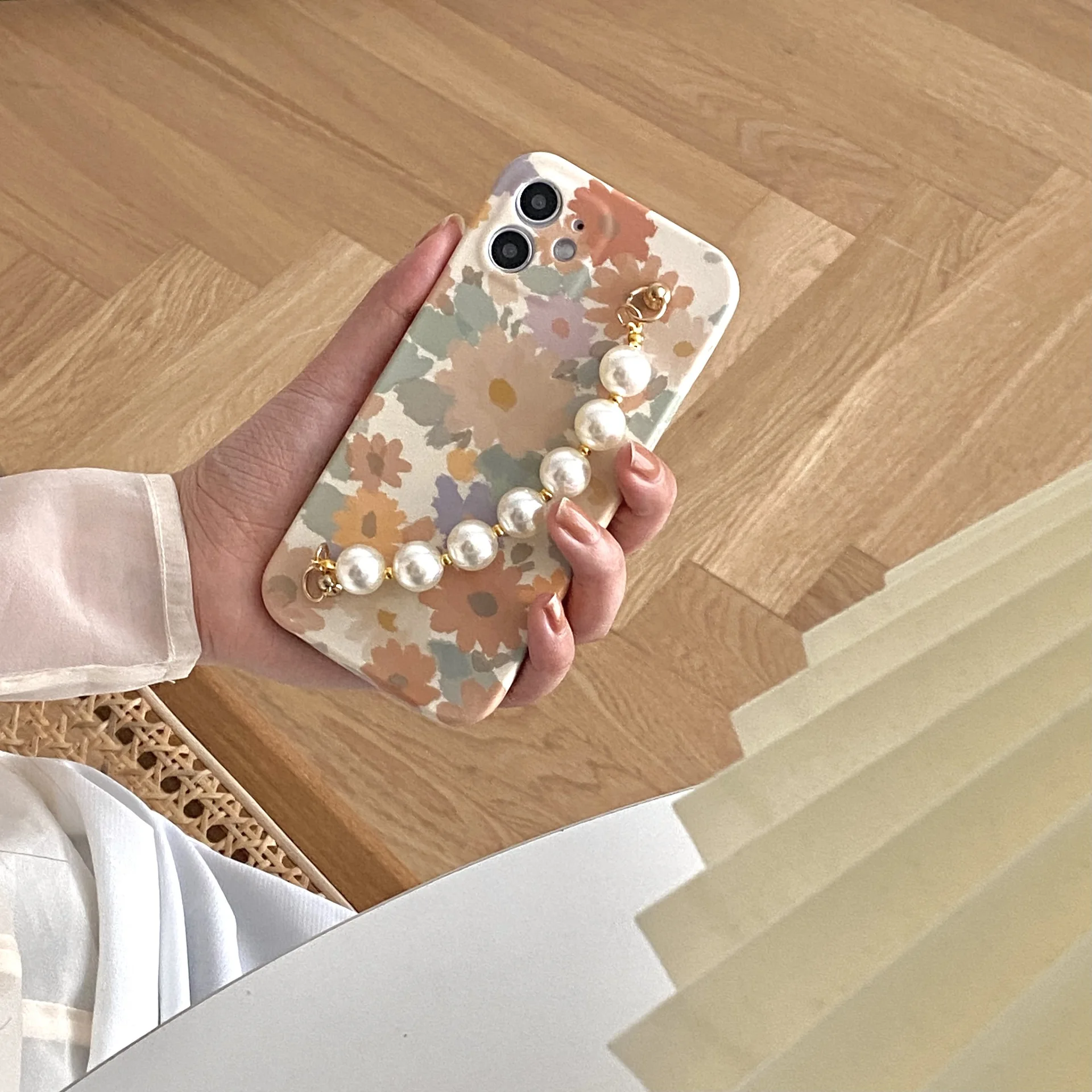 

Retro Art Oil Painting Flower Phone Case for iPhone 13 12 11 Pro XS Max XR X 7 8 Plus Floral Soft TPU Pearl Bracelet Back Cover
