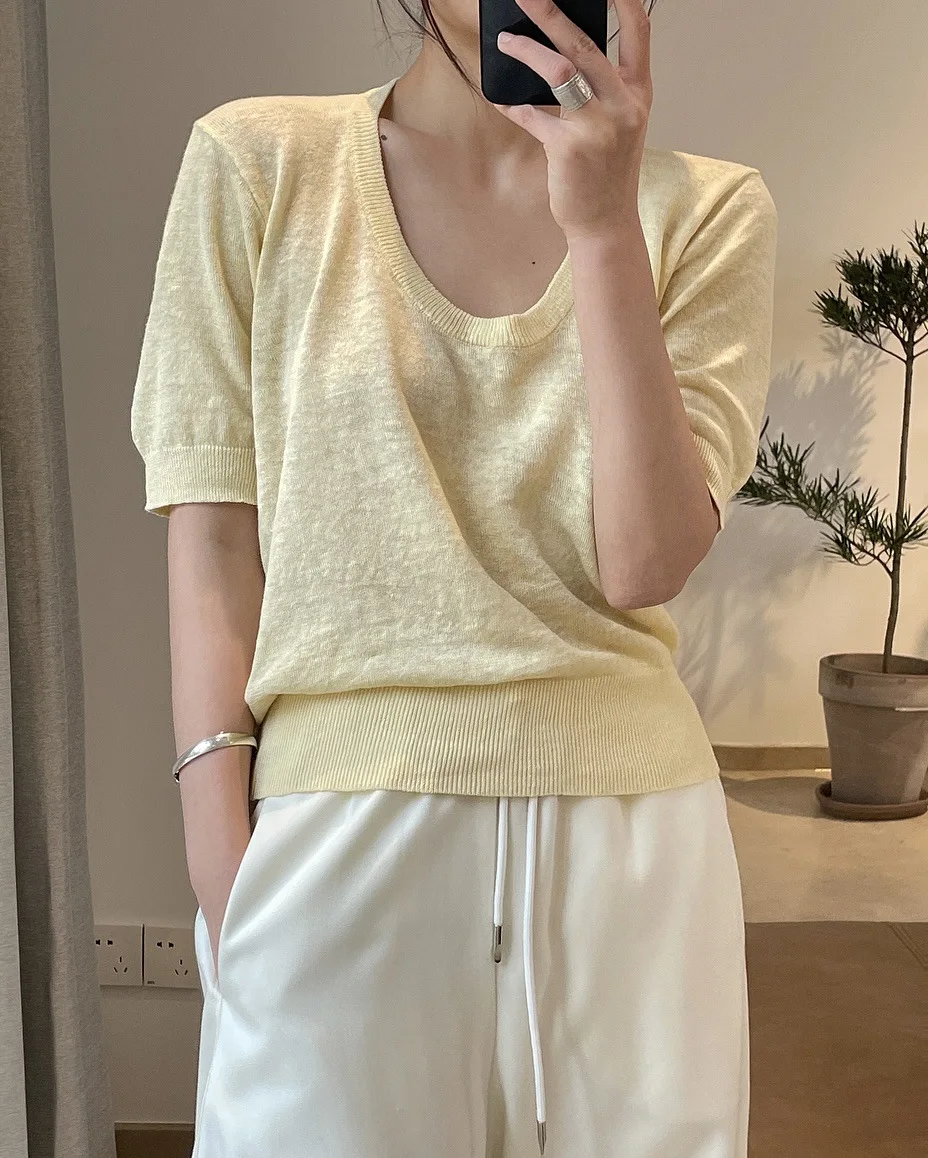 woman short sleeves t-shirt