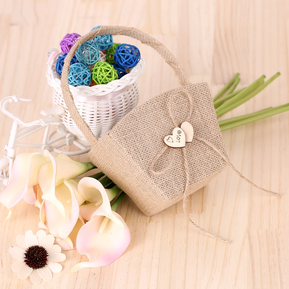 

Wedding Burlap Flower Girl Basket with Wooden Heart Decoration Vintage Rustic Style Romantic Party Wedding Decoration Supplies
