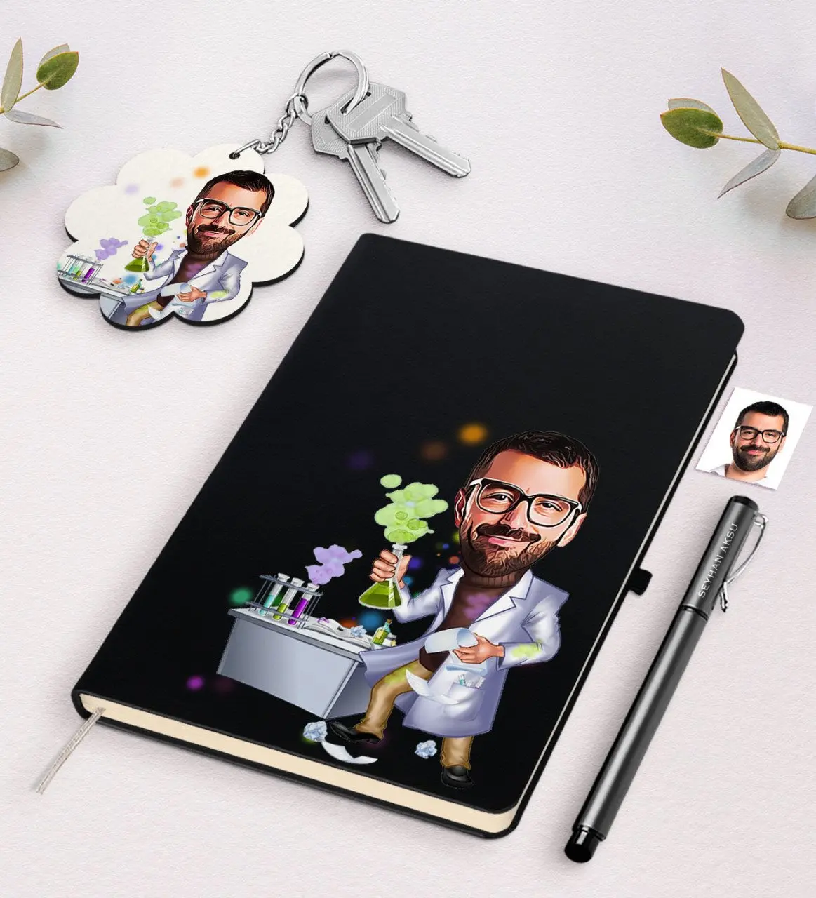 

Personalized Men 'S Science Science Teacher Caricature Of Black Notebook Pen And Keychain Gift Seti-2