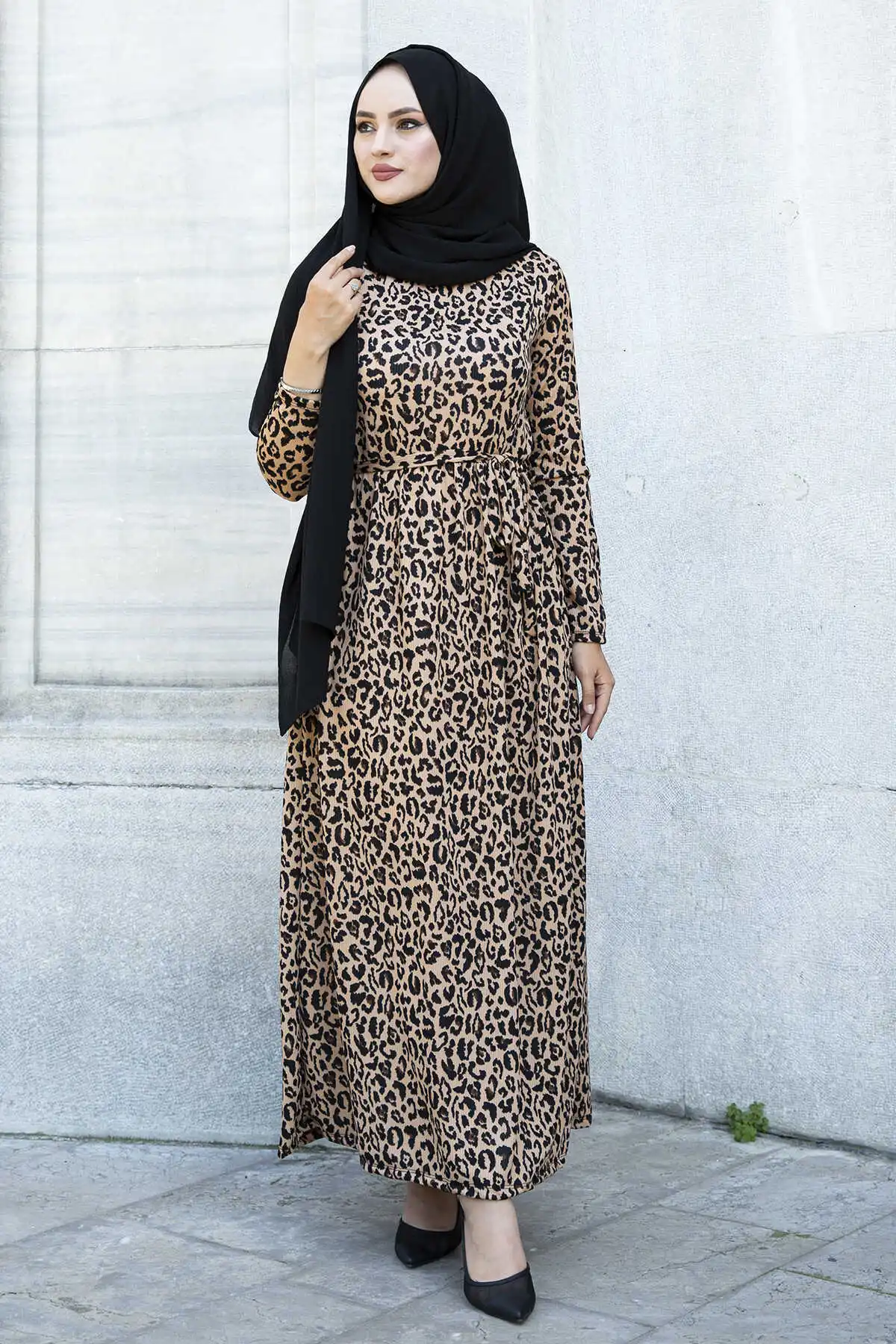 Женское платье с леопардовым принтом в африканскоммусу льманские