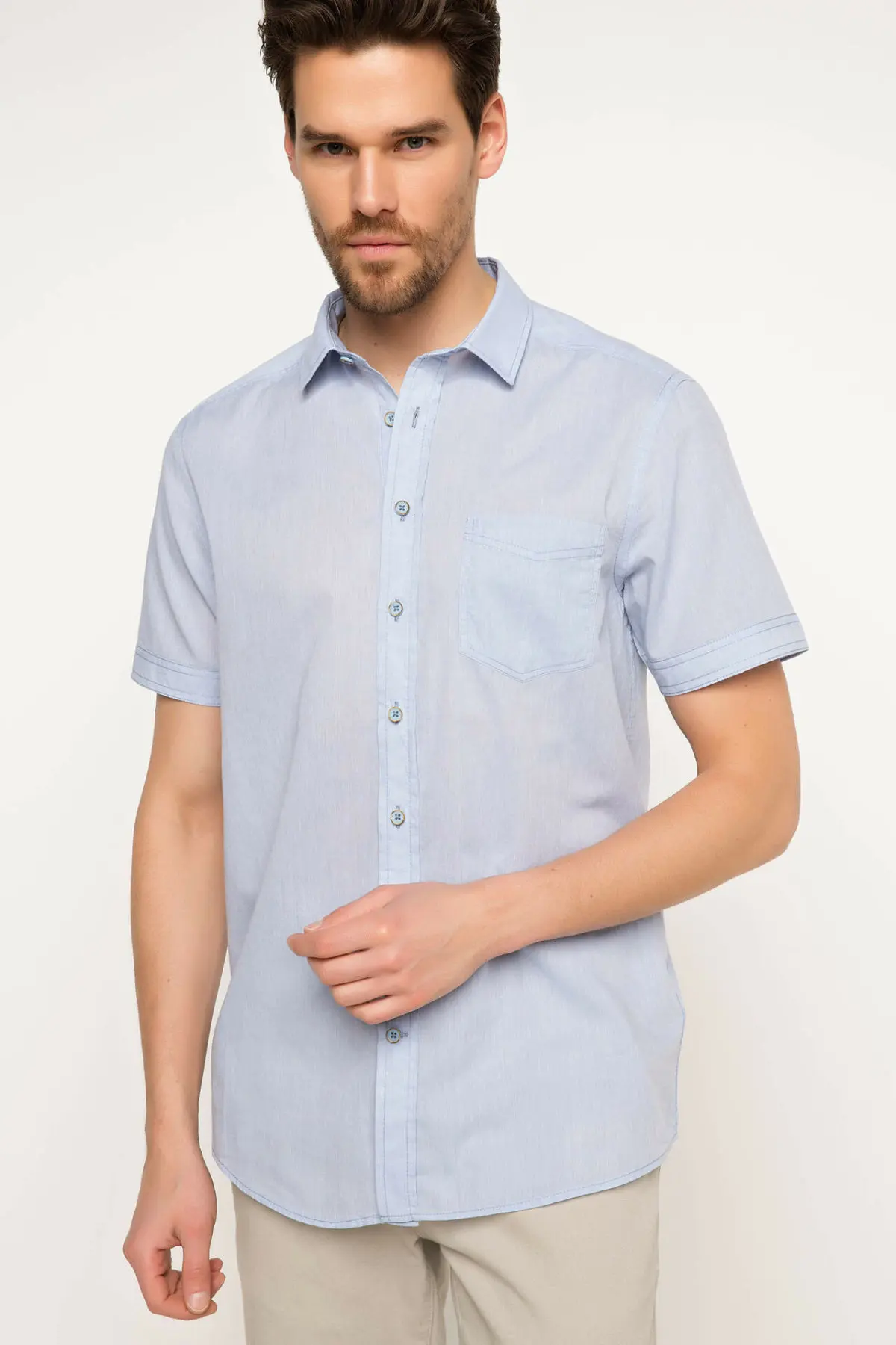 Мужские летние рубашки DeFacto однотонные синего белого цветов мужские с коротким