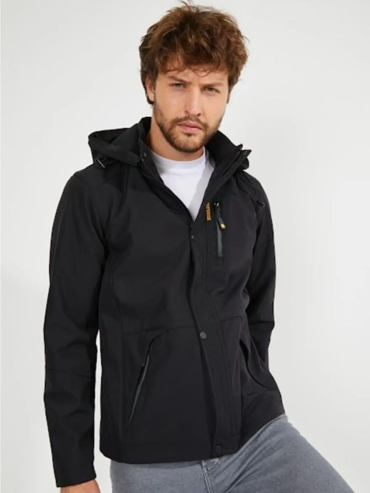 Мужская теплая зимняя куртка с капюшоном черная водонепроницаемая