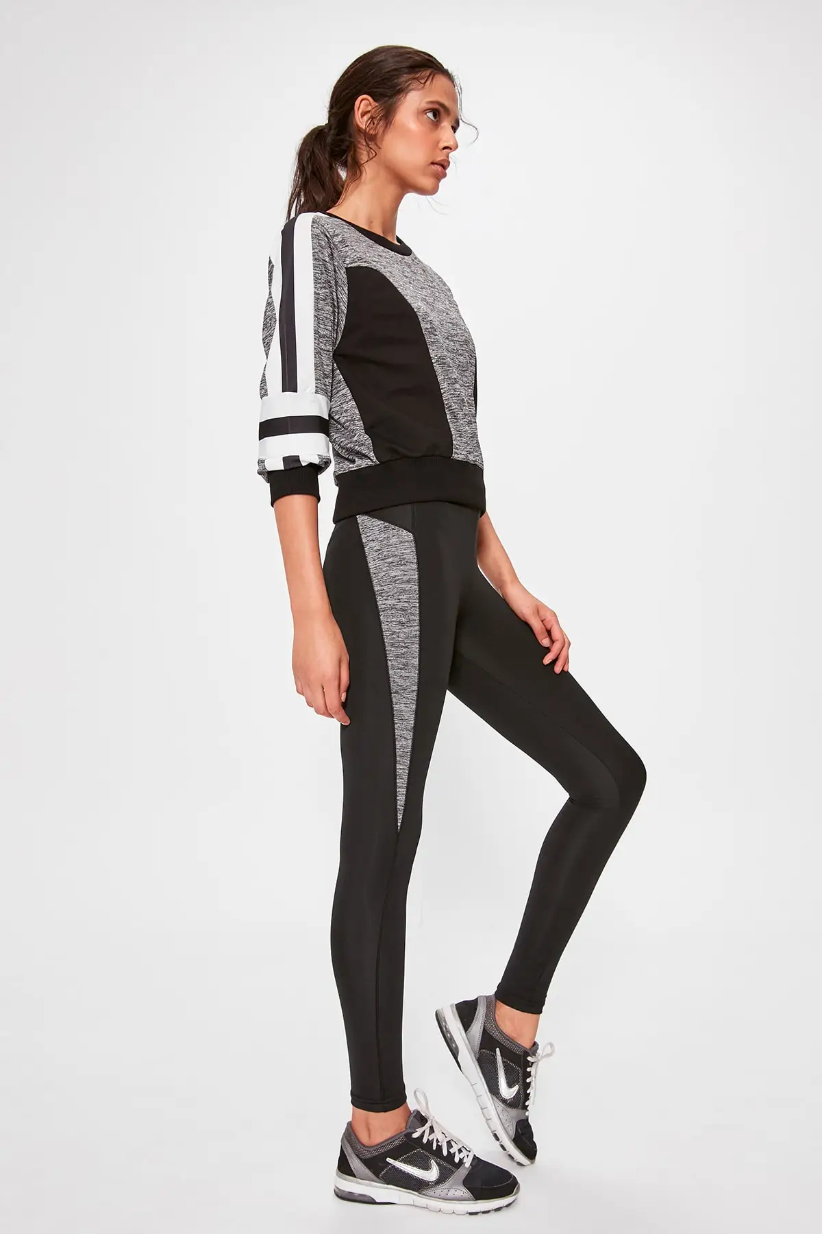 Черные спортивные Леггинсы Trendyol TWOAW20TA0061