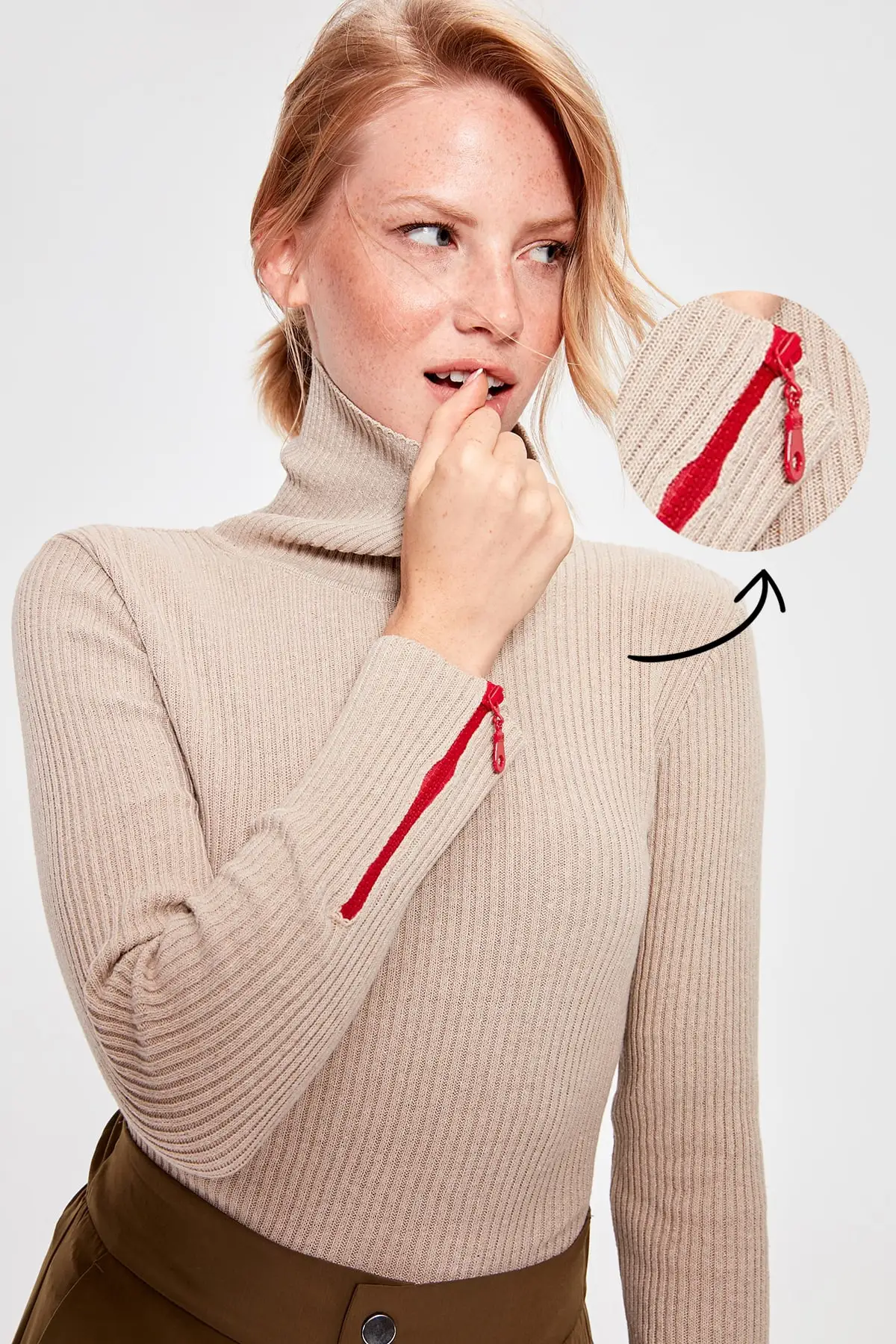 Трикотажный свитер с верблюжьей ручкой на молнии TWOAW20KZ0331| |