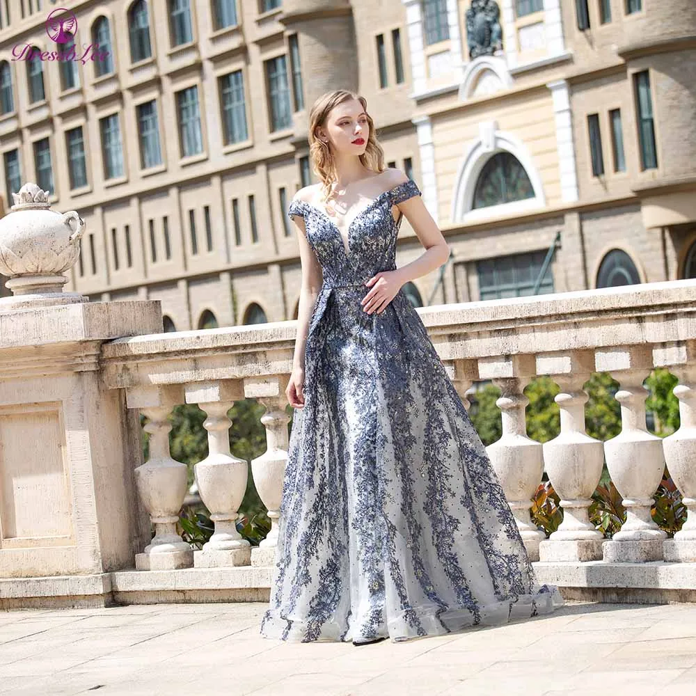 Женское серебристое вечернее платье расшитое бисером с кристаллами и жемчугом