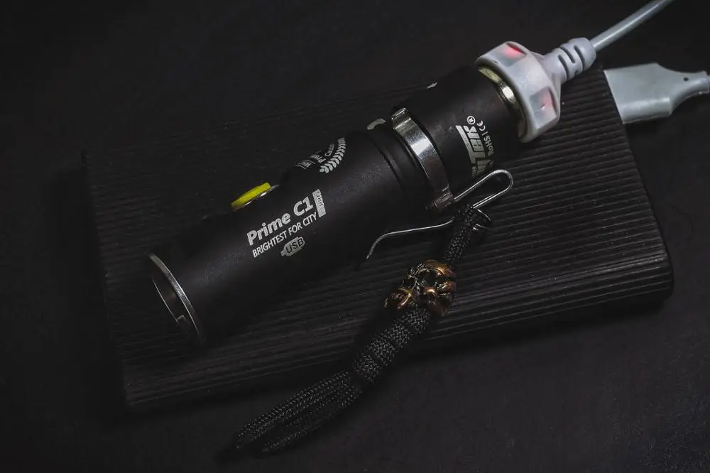 Светодиодный Фонарь Armytek Prime C2 XP-L 1050 LED Lumens + Магнитная зарядка 18350 Li-Ion аккумулятор