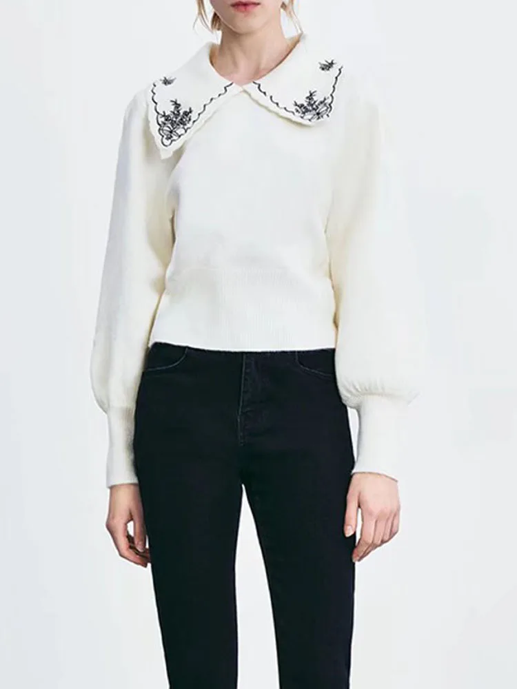 

White soft texture temperament sweet knitted sweater embroidery all-match doll collar sweater 2021 new female winter