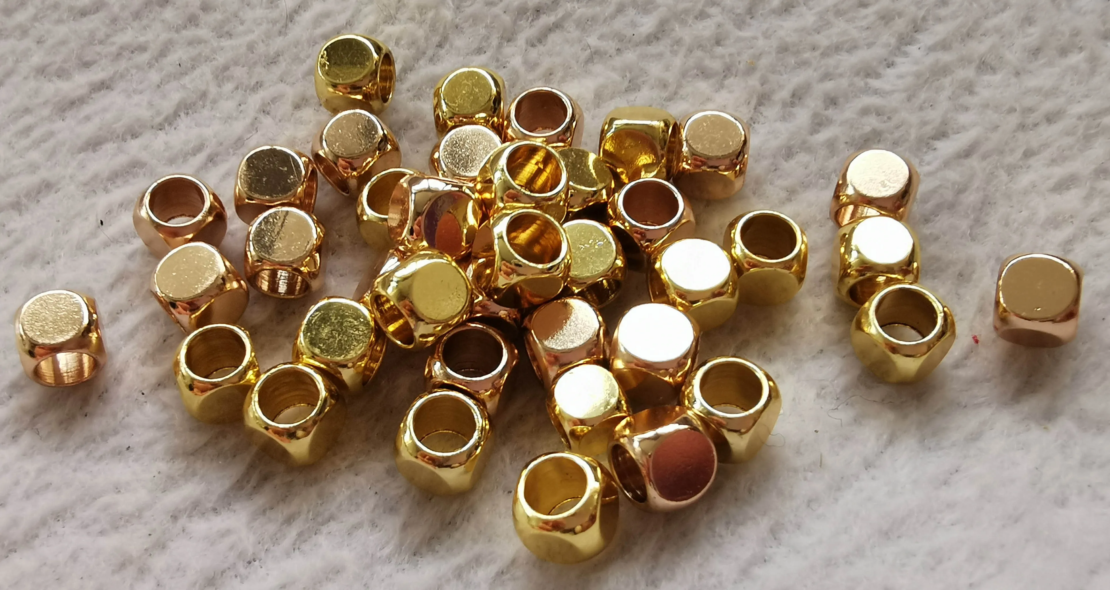 100 шт. матовые латунные бусины-кубики с большим отверстием Золотые Квадратные