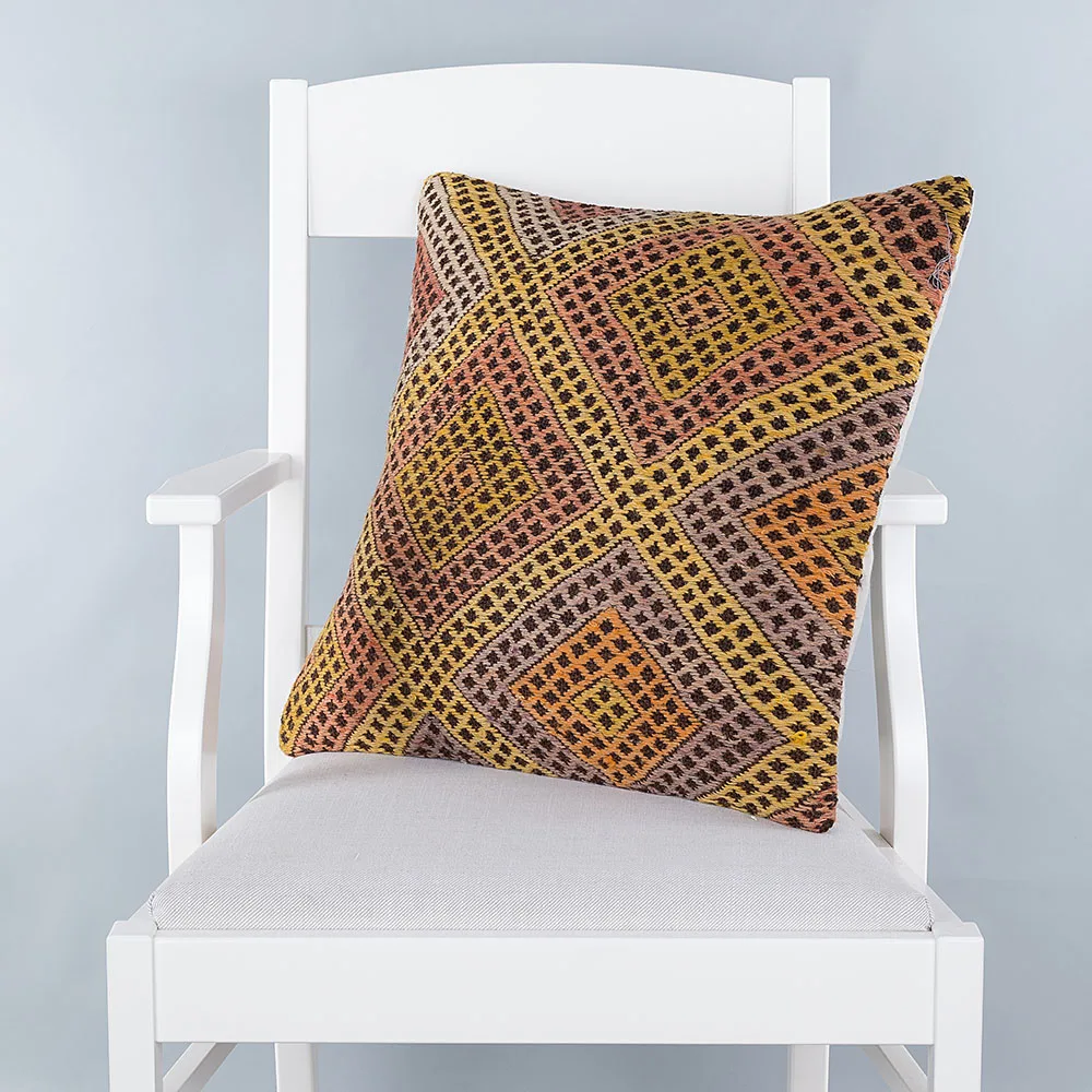 

Esiz Gzellie Sahip Klasik Kilim Krlent 4736